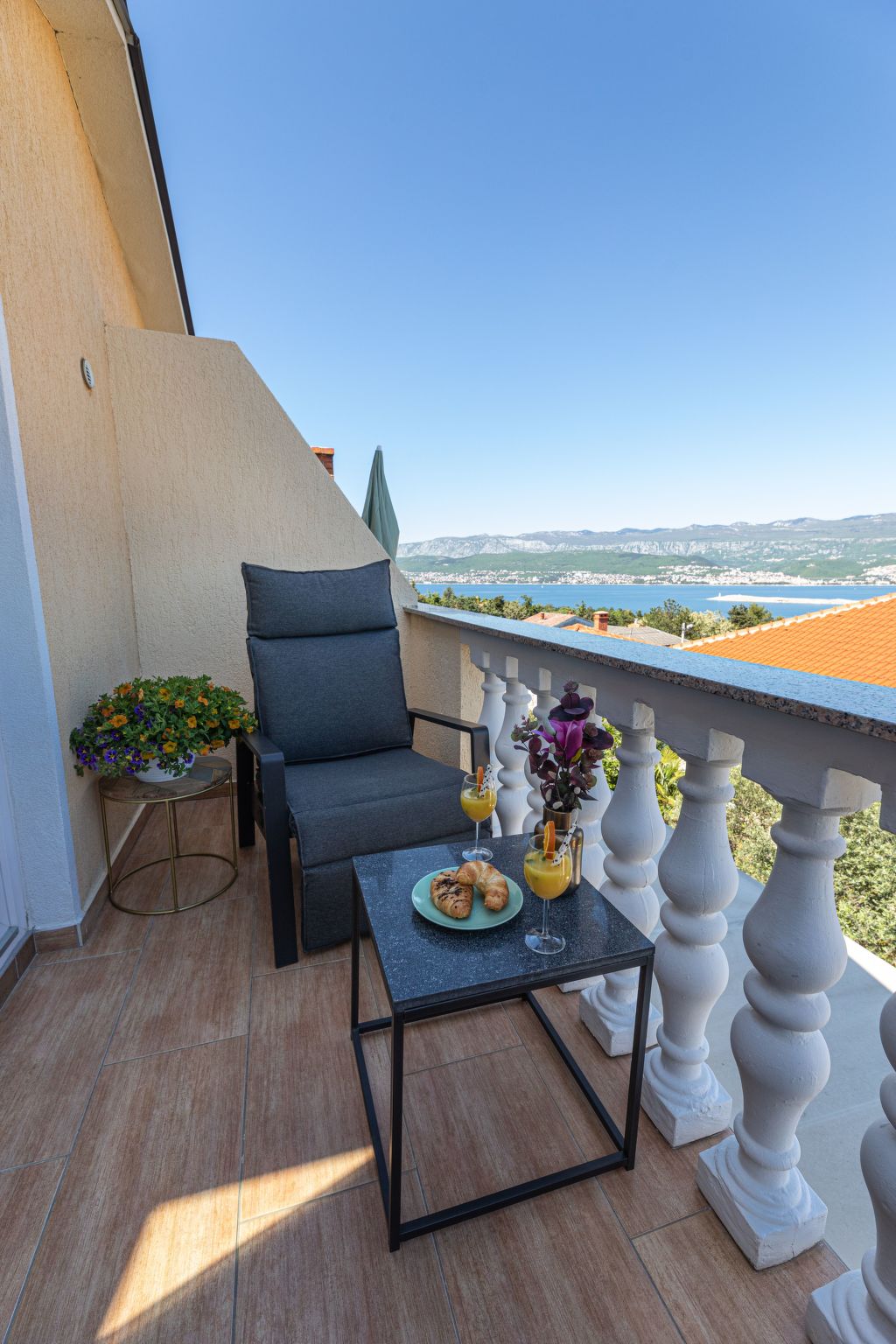 App mit Meerblick und Pool für 2-4 Personen-Inside