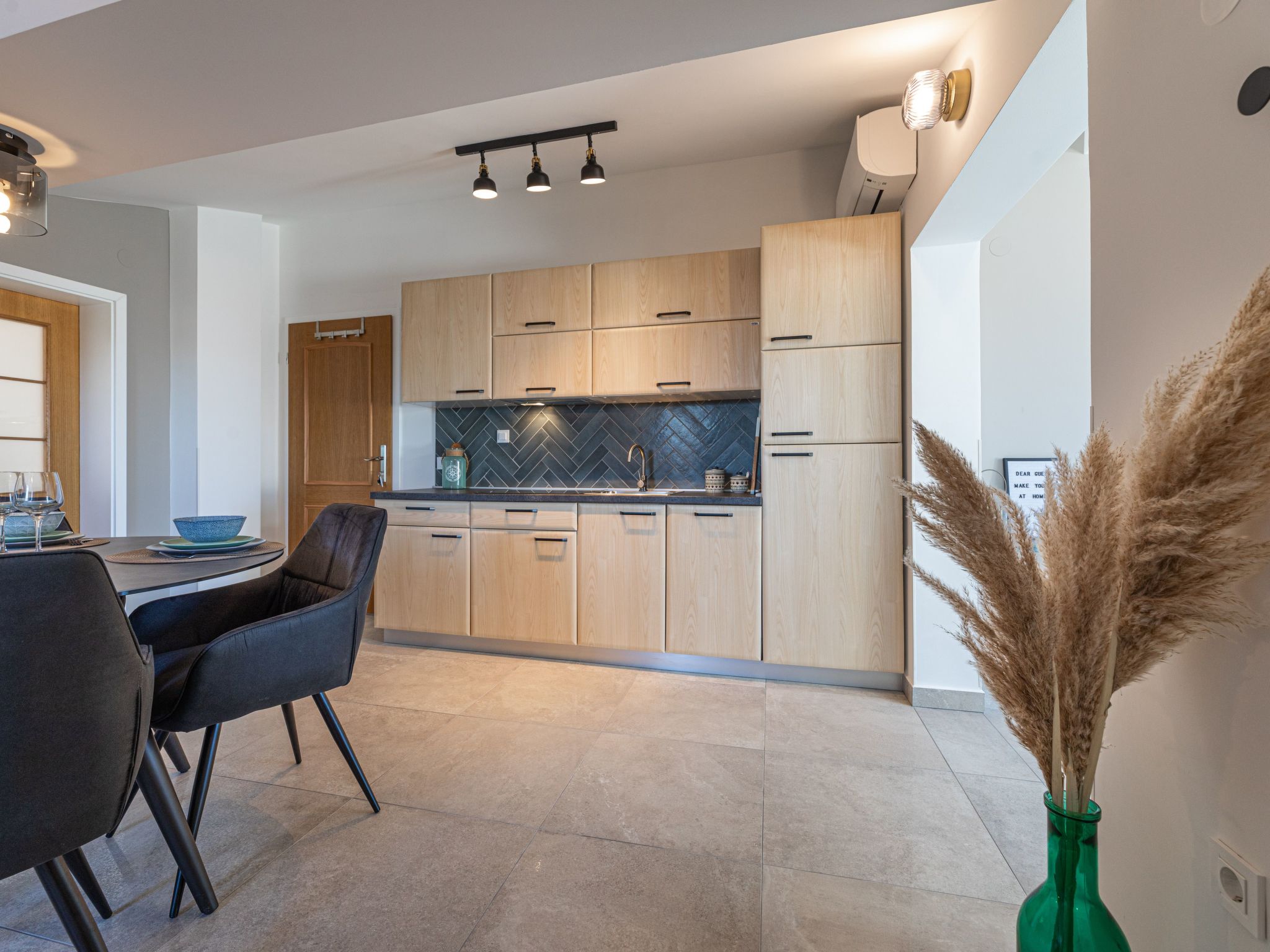 App mit Meerblick und Pool für 2-4 Personen-Inside