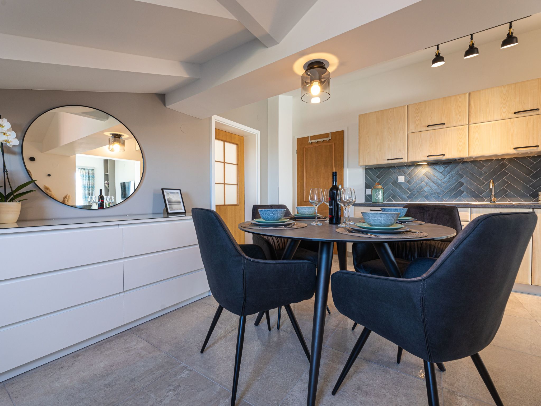 App mit Meerblick und Pool für 2-4 Personen-Inside