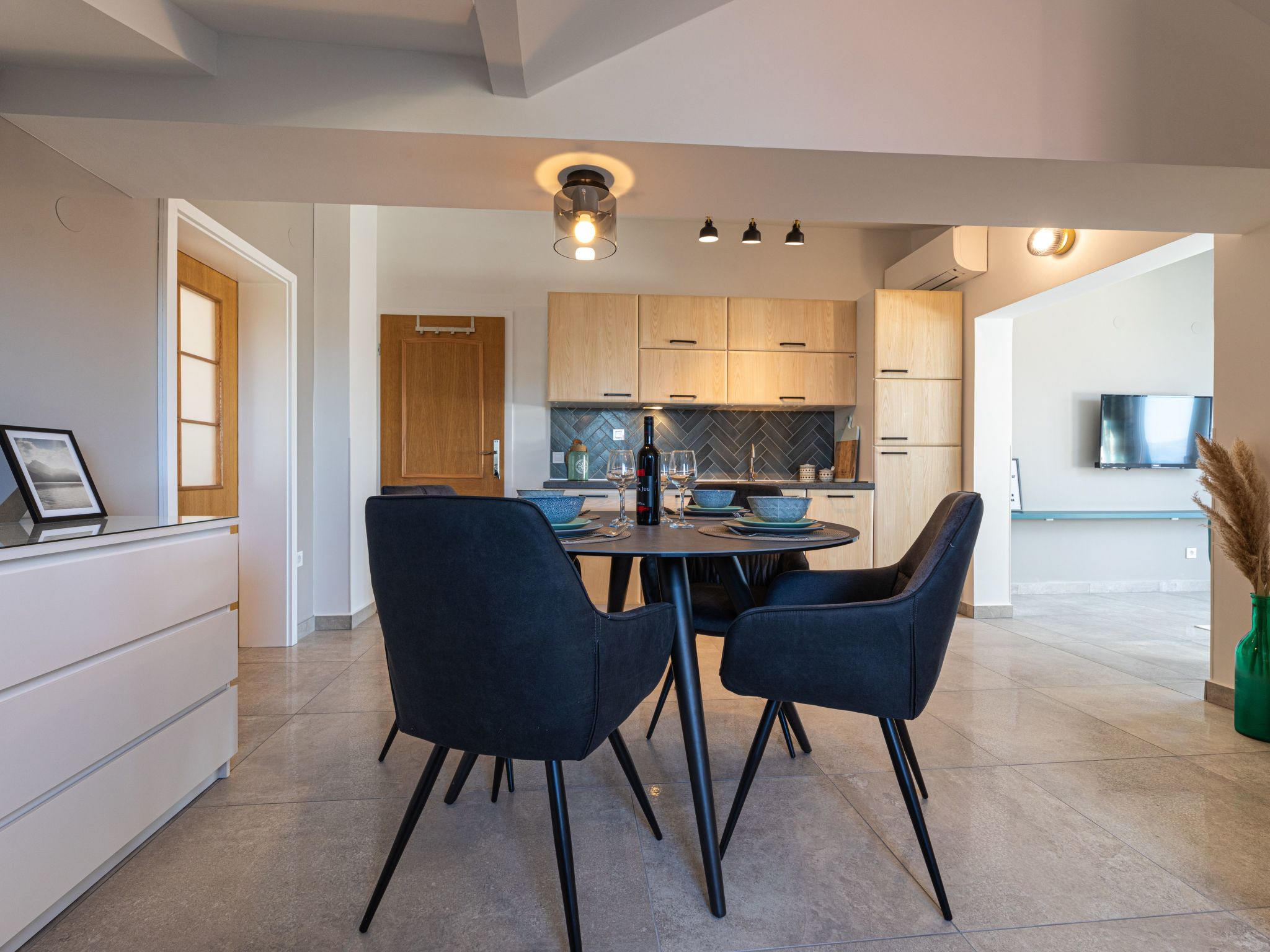 App mit Meerblick und Pool für 2-4 Personen-Inside