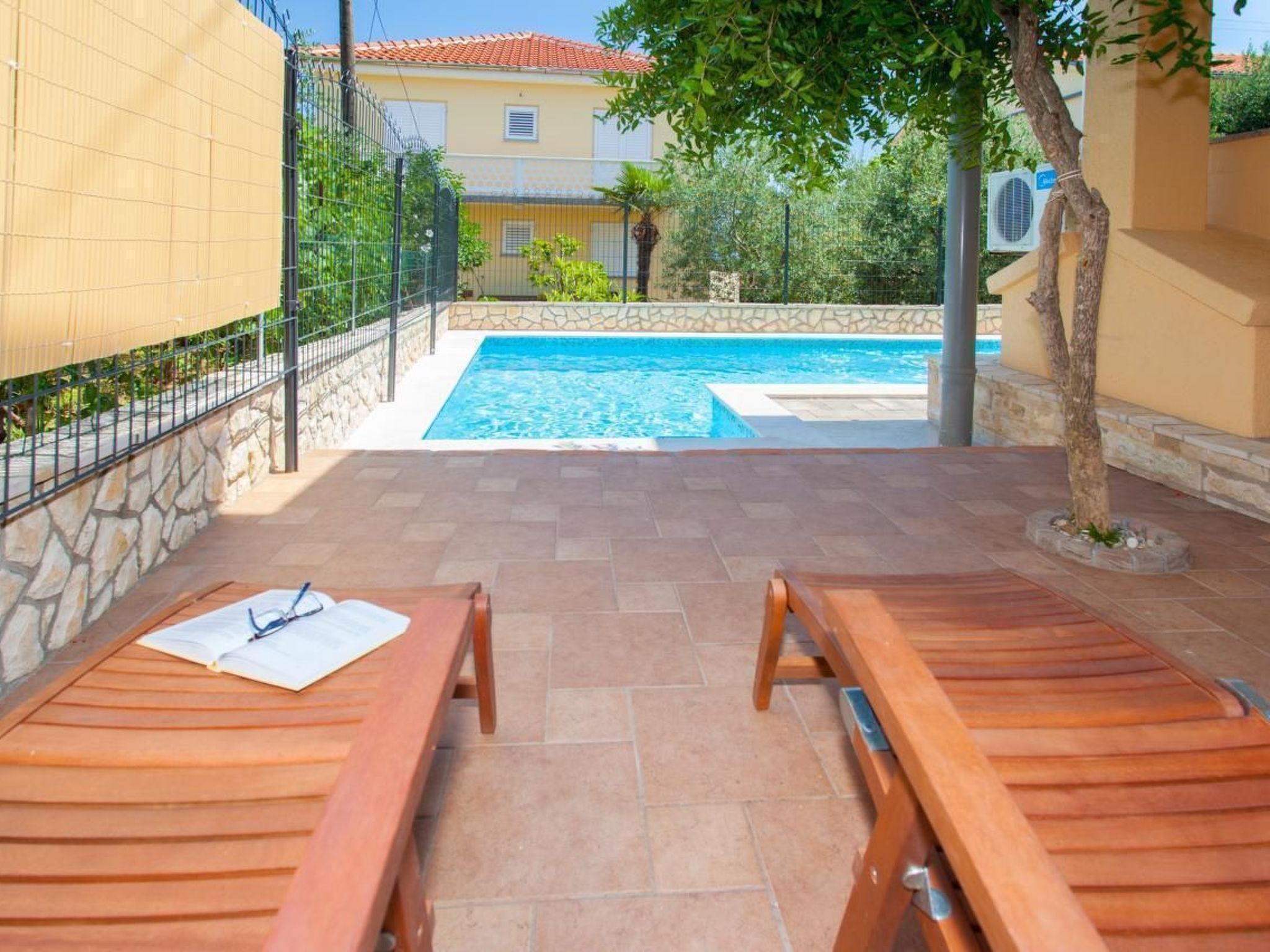 Ruhige Ferienwohnung Tina 8-Dedans