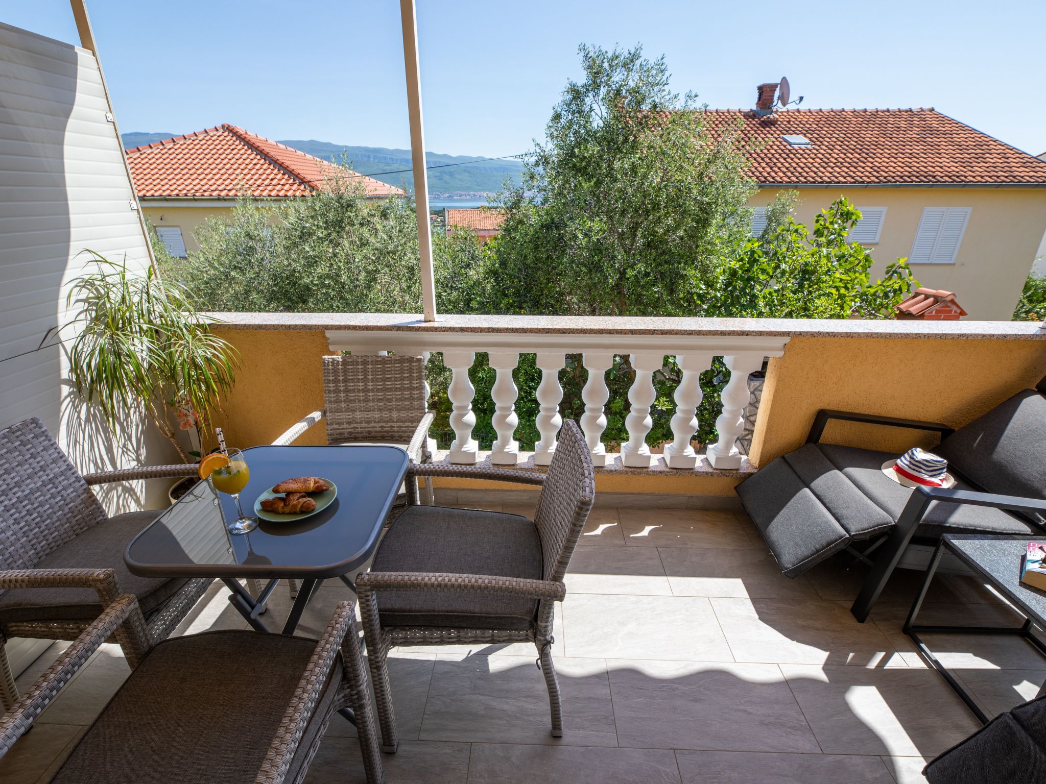 Ruhige Ferienwohnung Tina 8-Dedans