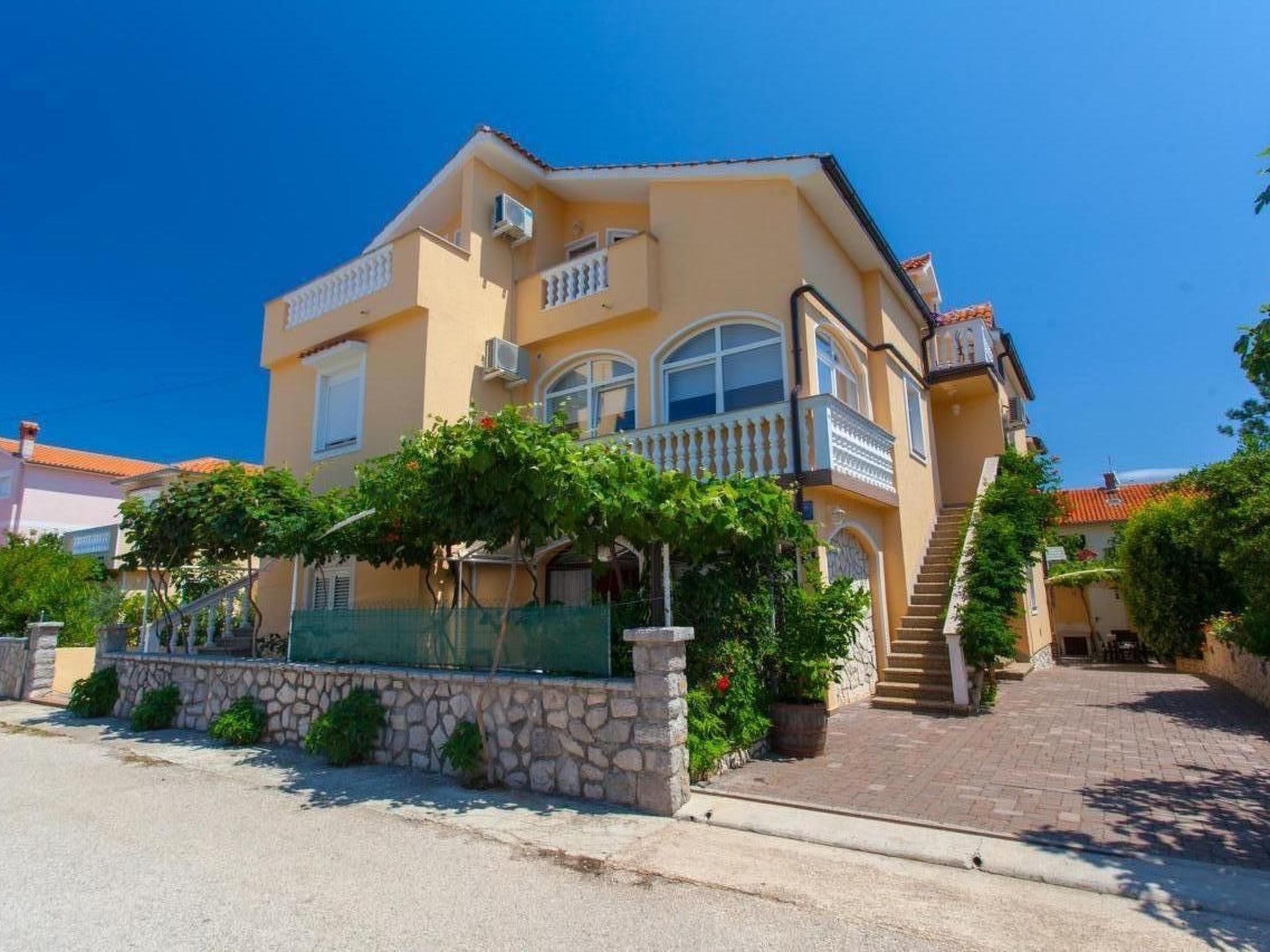 Für 2 Personen  + 1 Kind ca. 40 m&sup2; in Šilo, Adriaküste Kroatien (Kroatisch-Inside