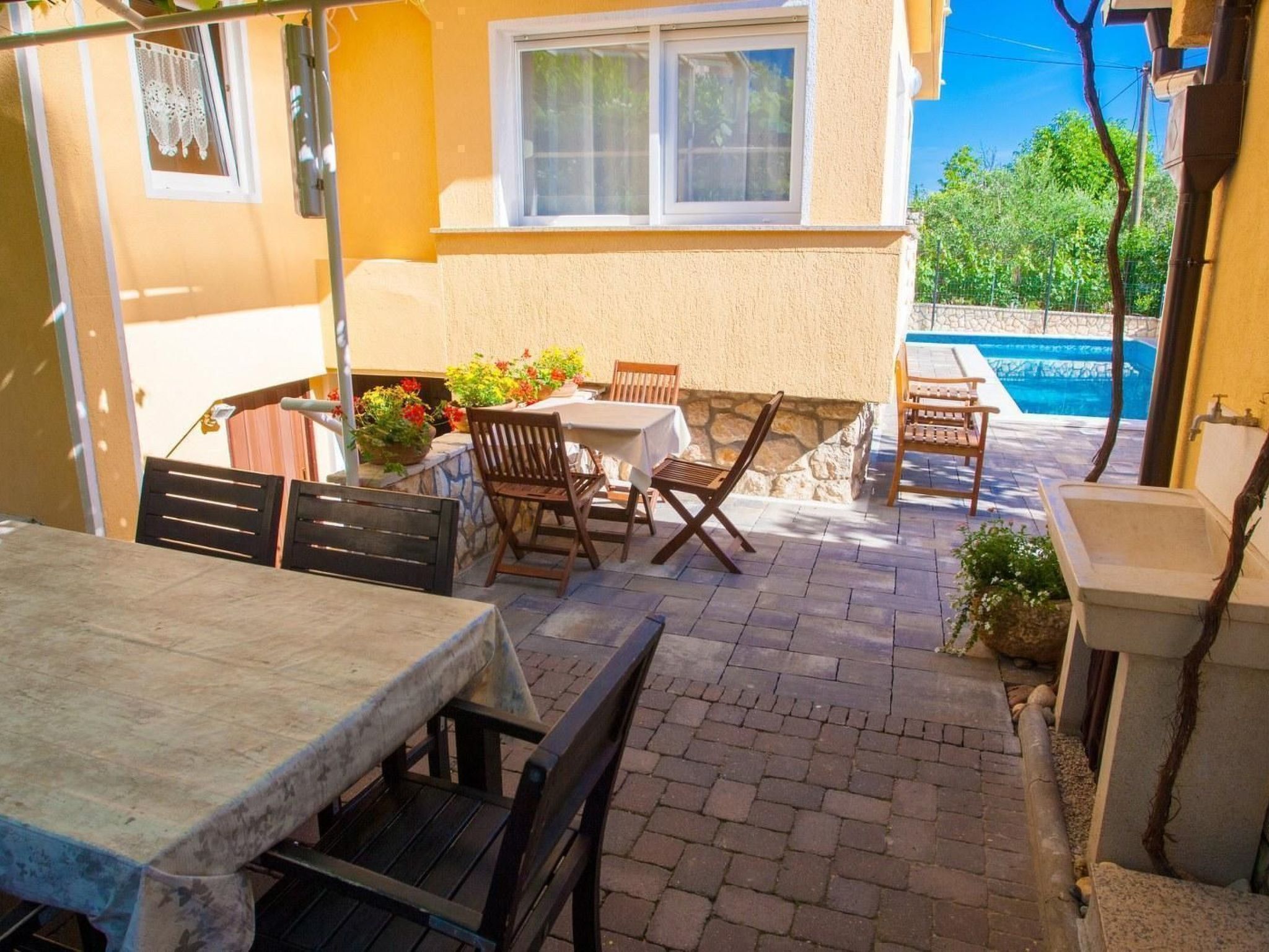 Für 2 Personen  + 1 Kind ca. 40 m&sup2; in Šilo, Adriaküste Kroatien (Kroatisch-Inside