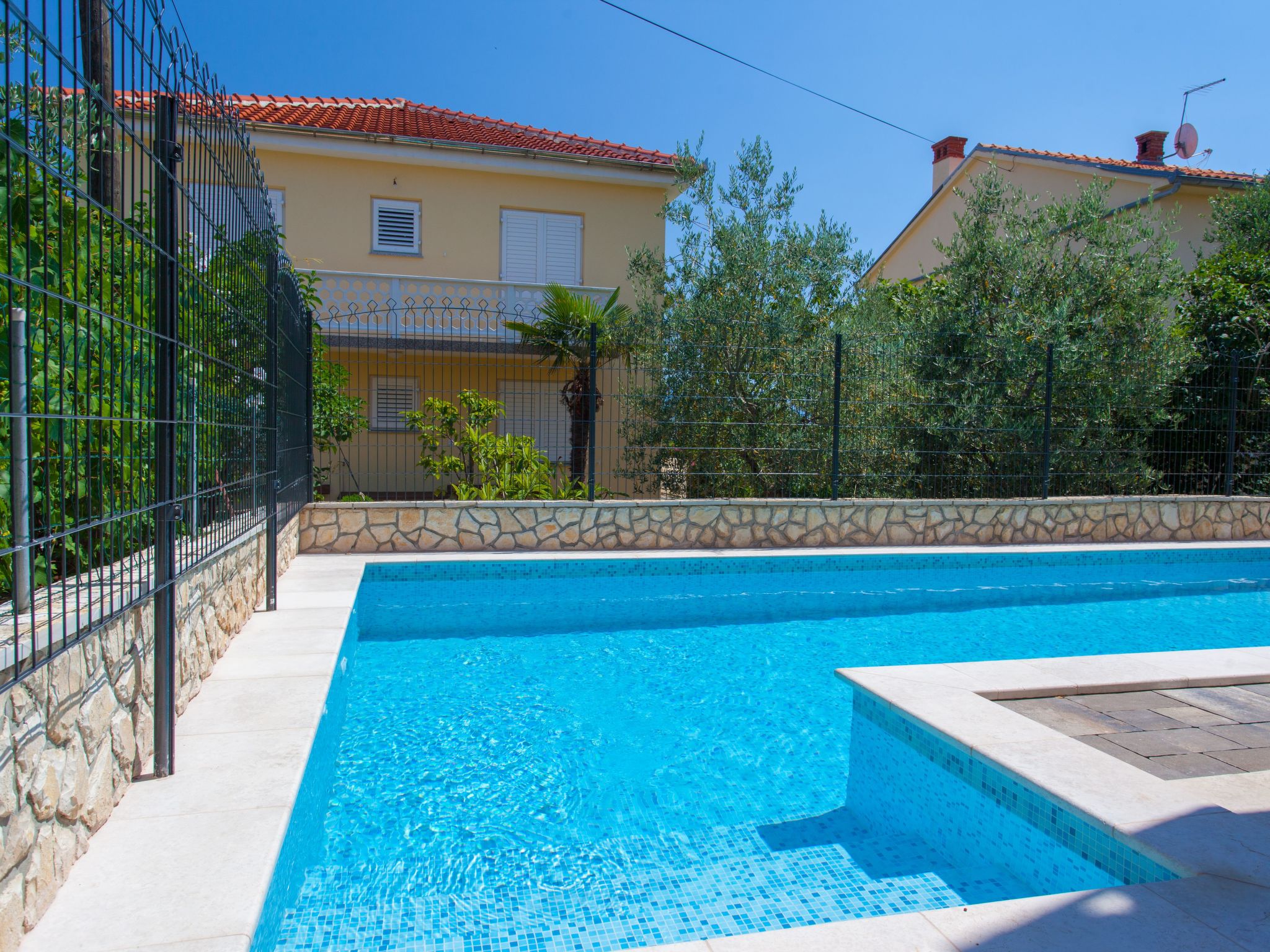 Für 2 Personen  + 1 Kind ca. 40 m&sup2; in Šilo, Adriaküste Kroatien (Kroatisch-Inside