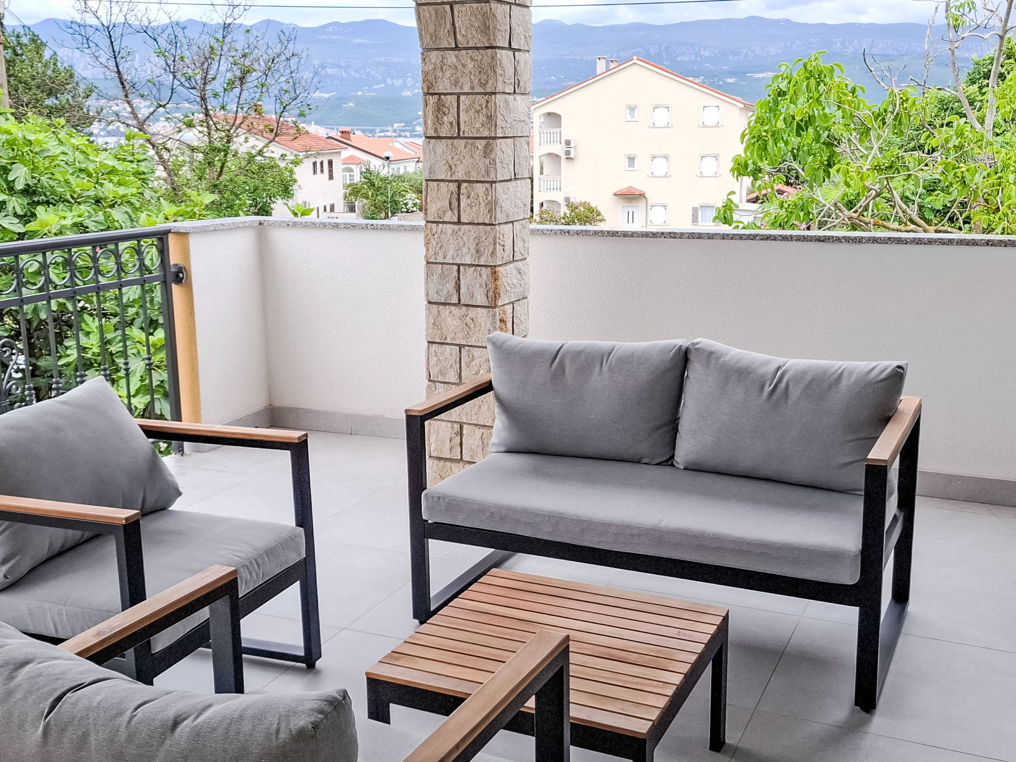 In Šilo mit Privatem Pool - Drinnen