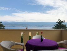 Vrijstaande villa met ommuurde tuin en panoramisch zeezicht in Šilo, Krk - thumbnail 1