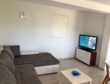 Vrijstaande villa met ommuurde tuin en panoramisch zeezicht in Šilo, Krk - thumbnail 4
