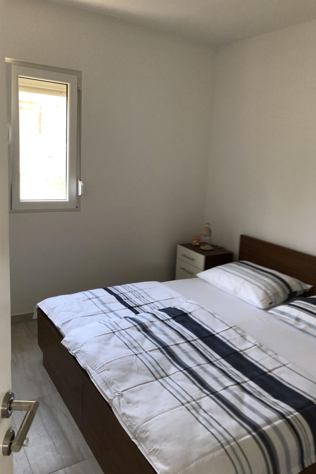 Photo of mit grünem Garten und Meerblick