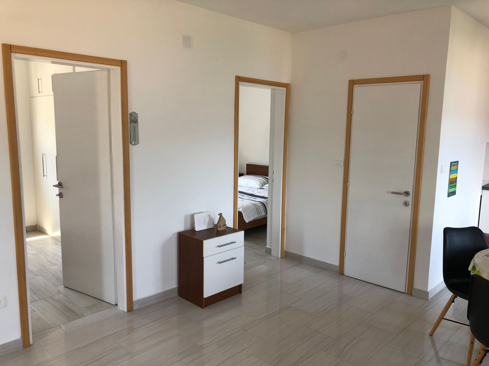 Photo of mit grünem Garten und Meerblick