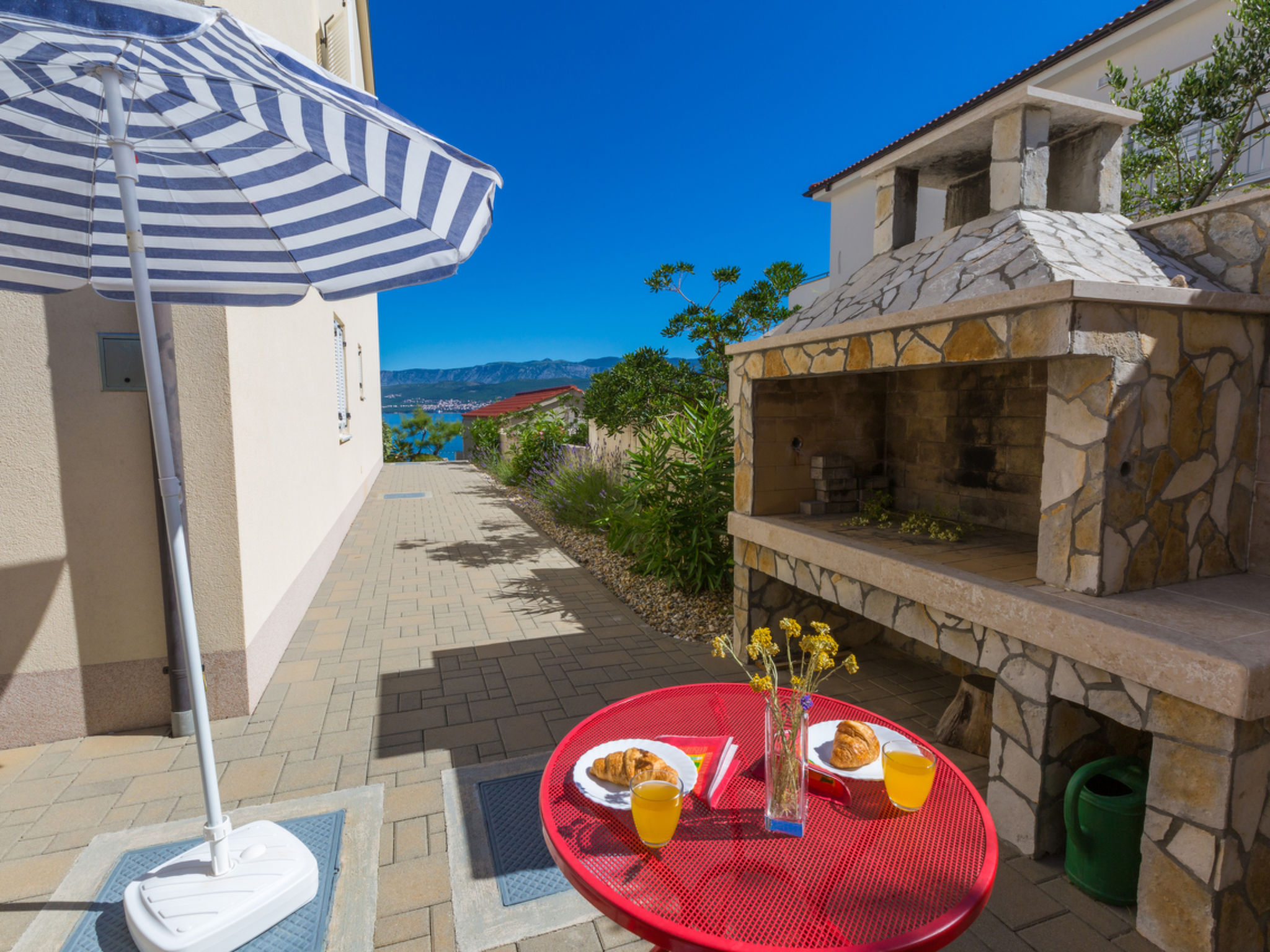 Photo of DAKOVIC TIHANA 2 / HR-07024-02