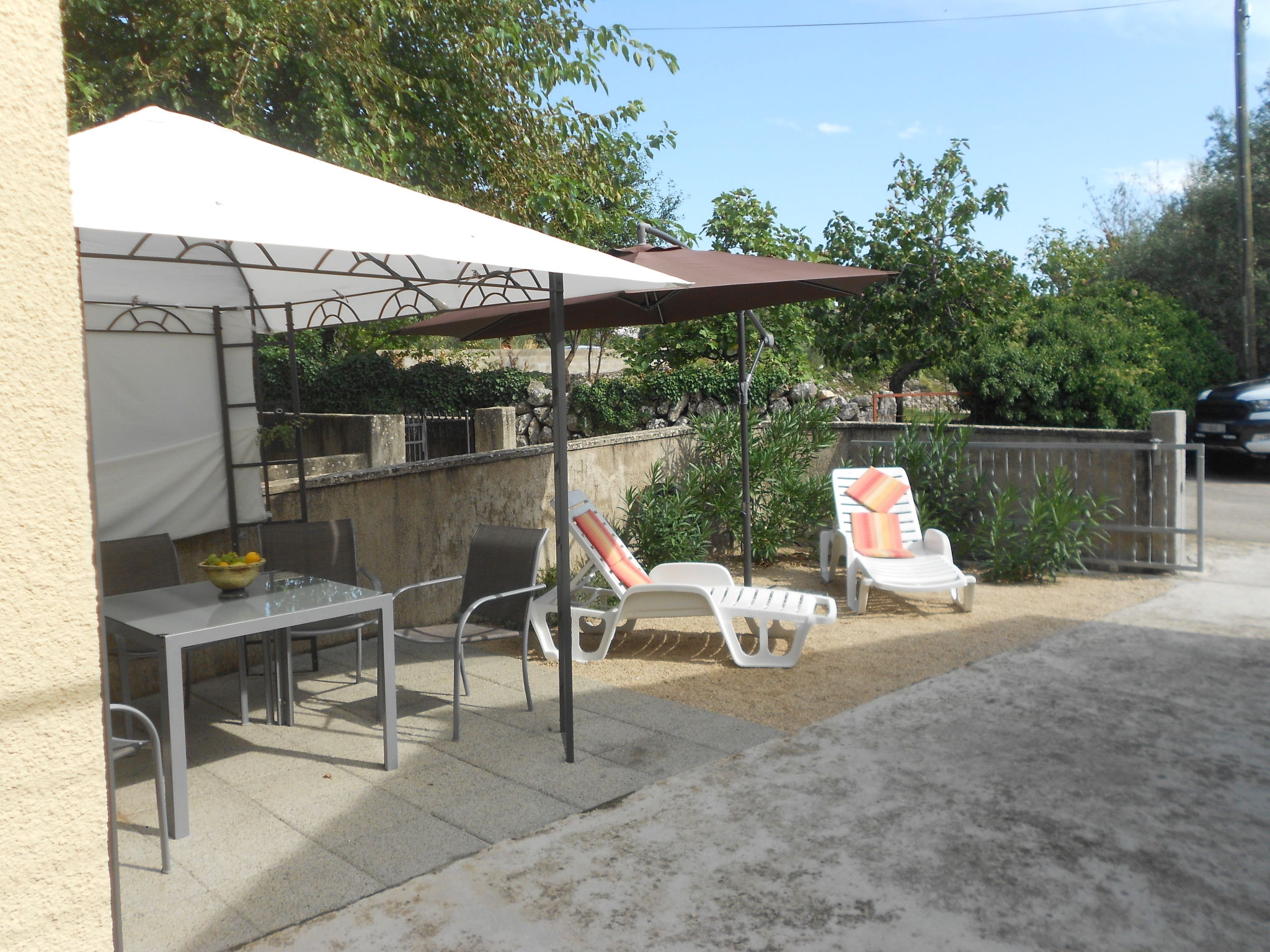 House Mery - Outside