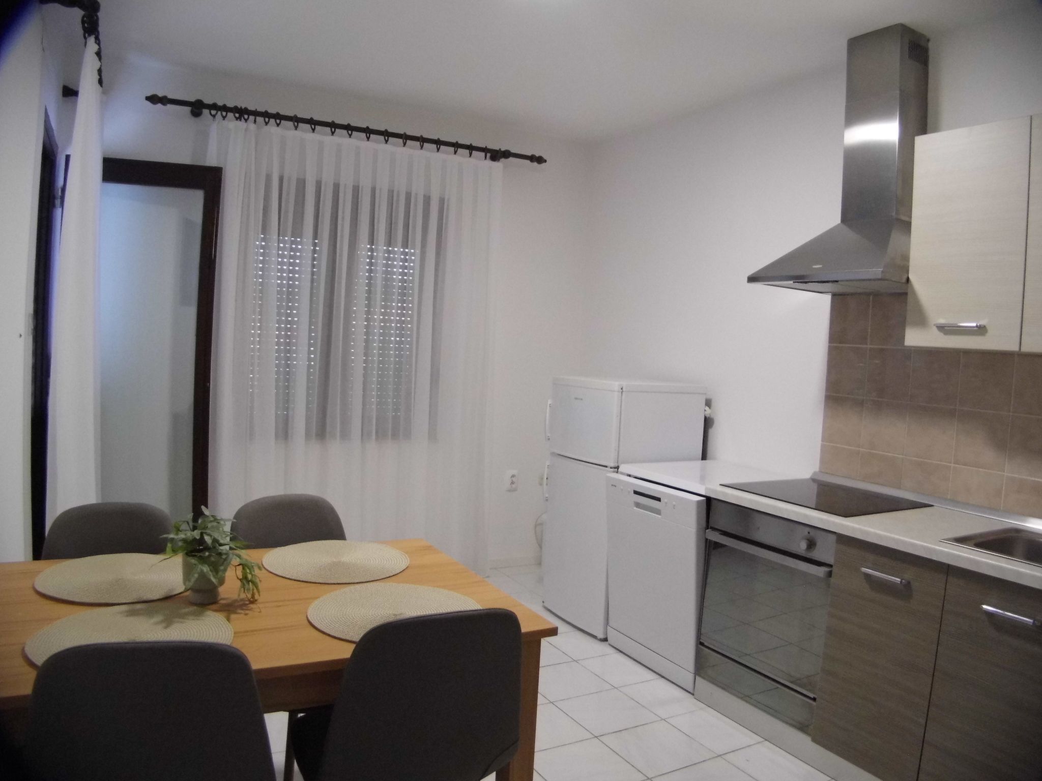 Schöne und moderne, voll ausgestattete Wohnung in ruhiger Lage - Image 2