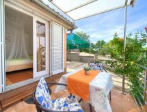 Vrijstaand studio-appartement aan zee in Milohnići, Krk - thumbnail 1