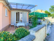 Vrijstaand studio-appartement aan zee in Milohnići, Krk - thumbnail 3