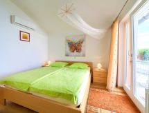 Vrijstaand studio-appartement aan zee in Milohnići, Krk - thumbnail 4