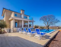 Villa Roko: Jouw privéparadijs met pool nabij het strand van Krk - thumbnail 1
