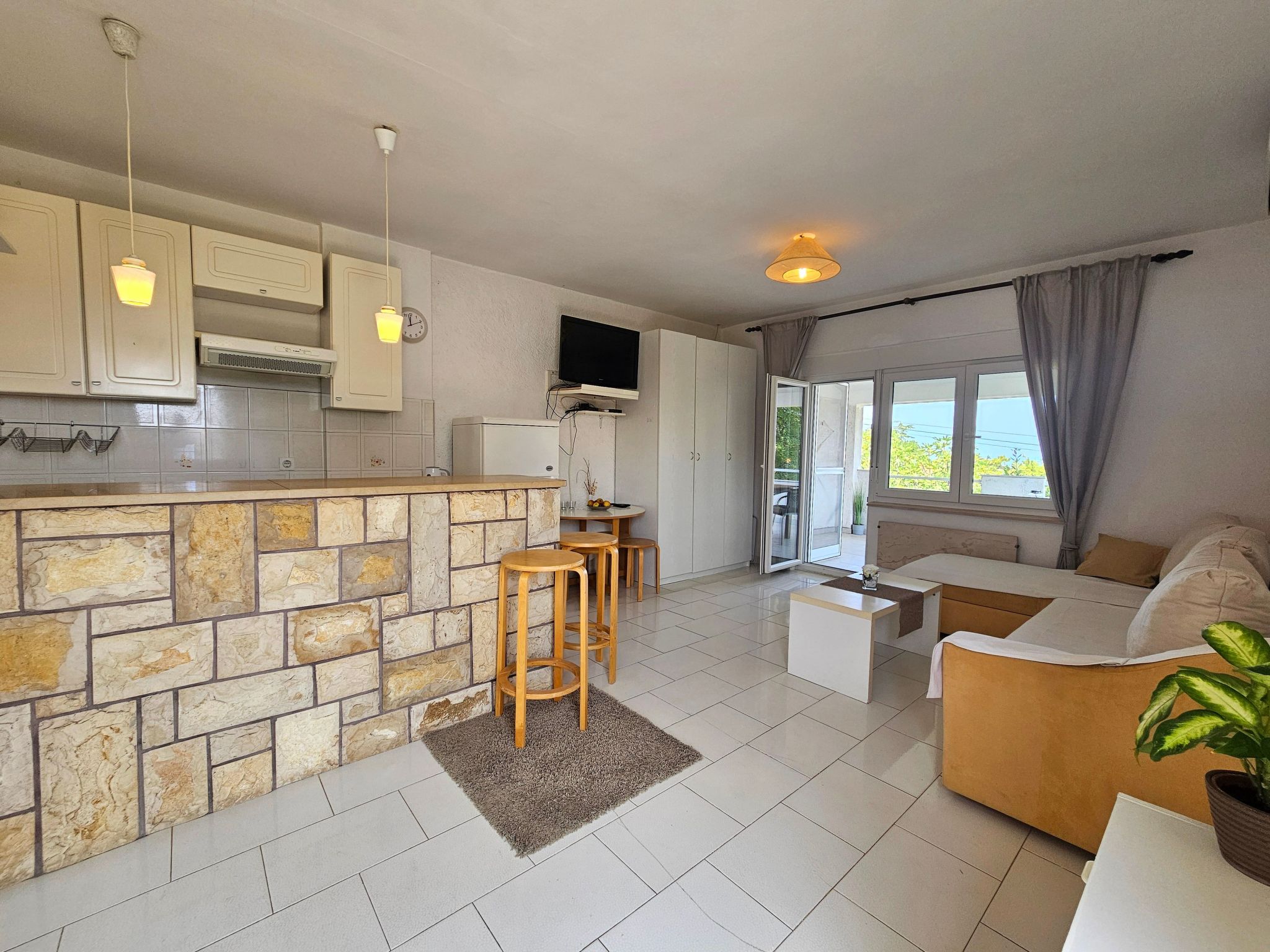 "Buza" mit eigenem Balkon-Image-tags.info