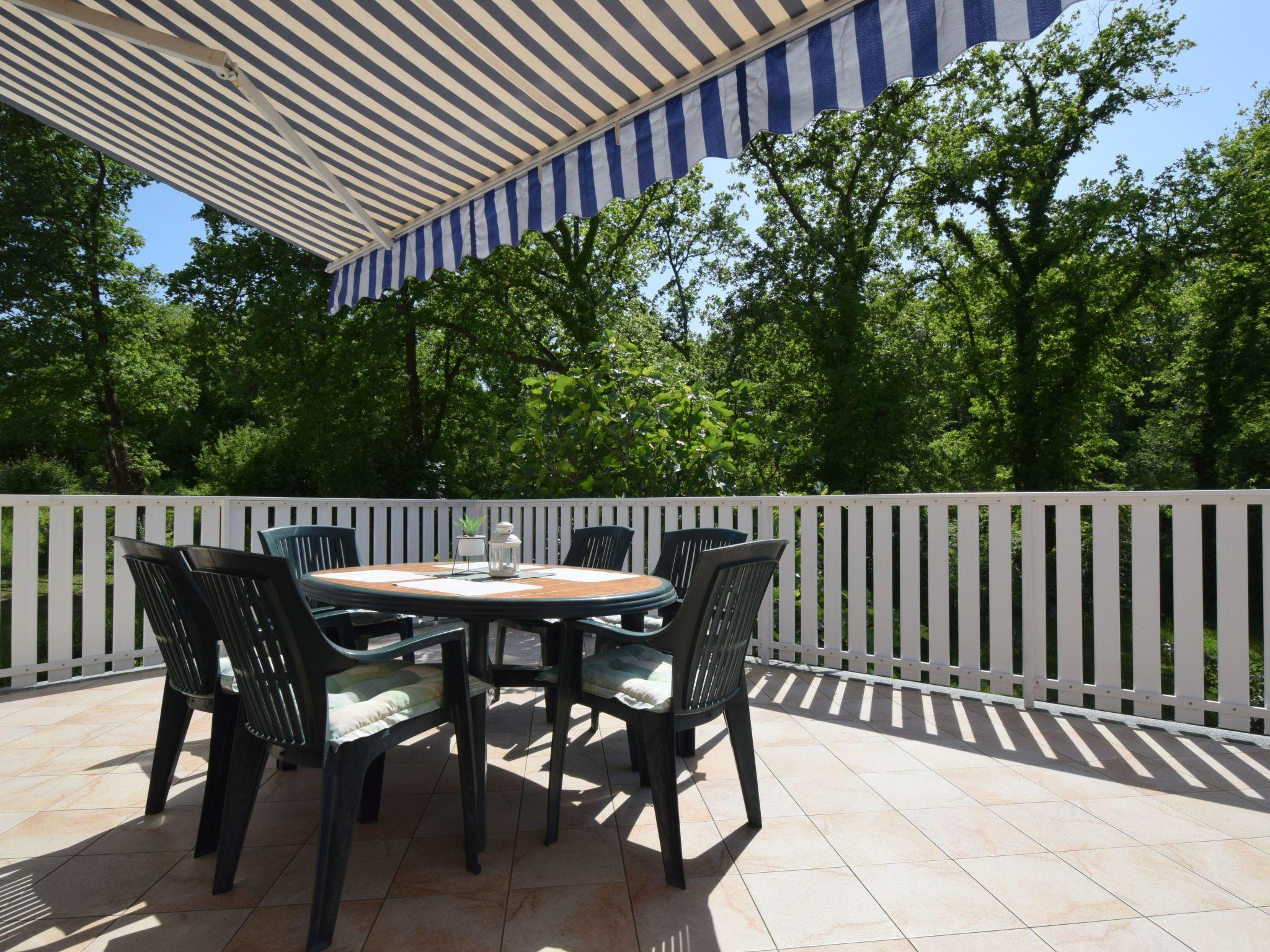 Lorela-Image-tags.info