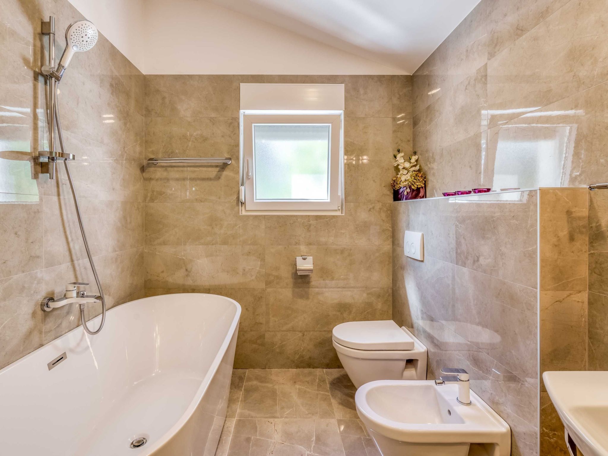 "Andrea" mit Whirlpool-Image-tags.info