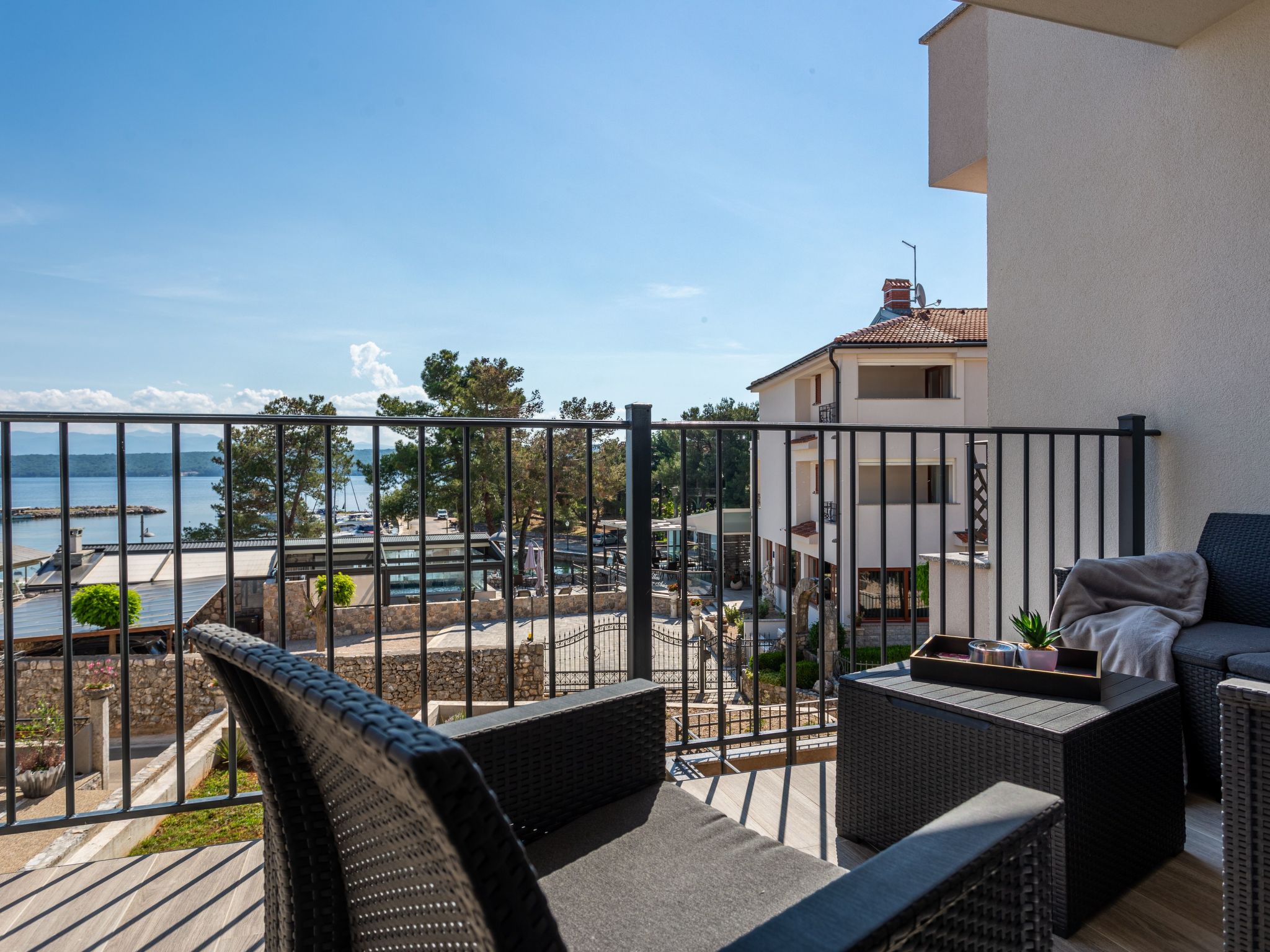 Doris 1-Image-tags.info