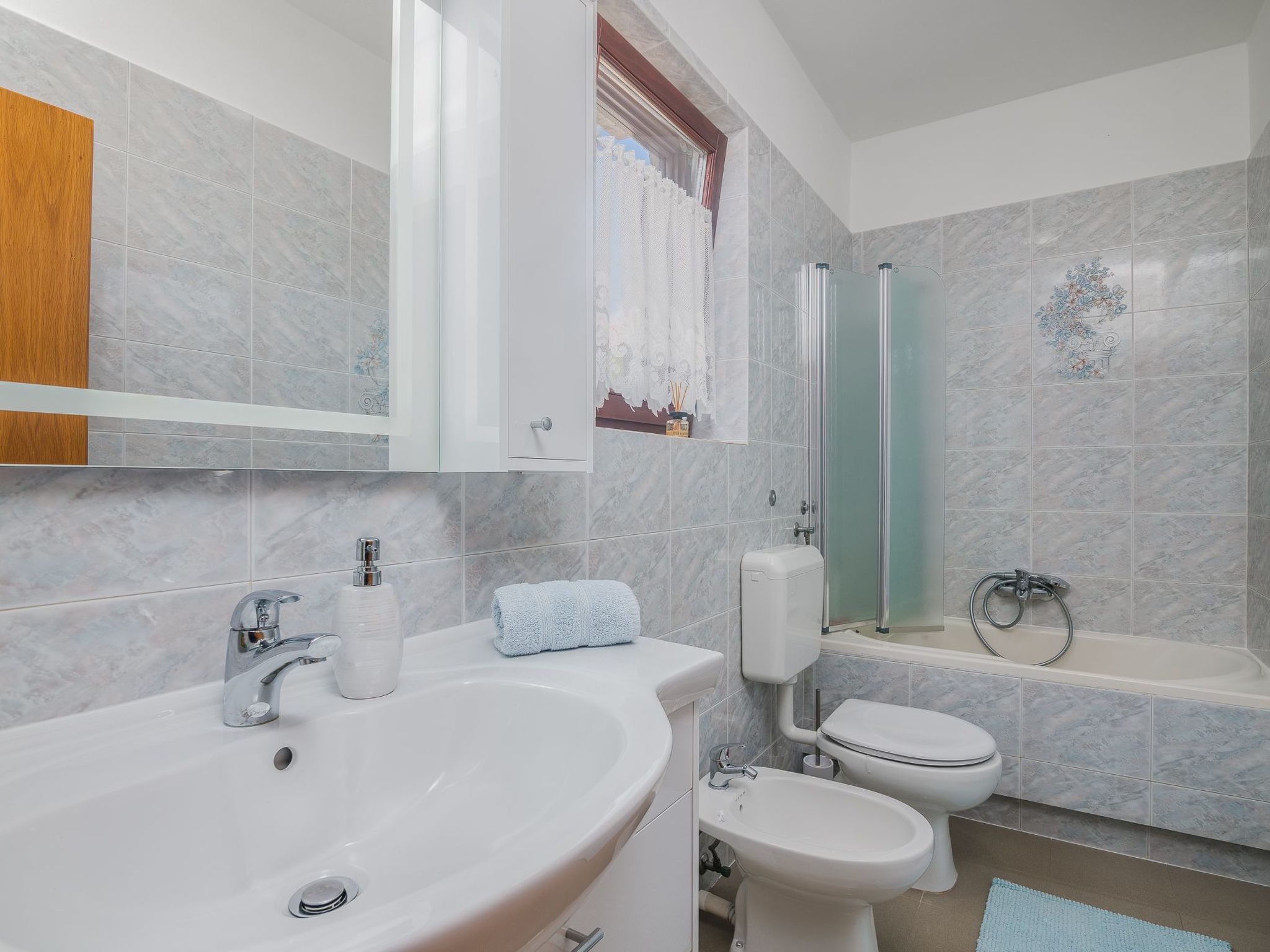 Marina Porat-Image-tags.info