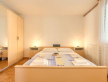 Ivy: Romantisch appartement direct aan zee in Milohnići, Krk - thumbnail 1