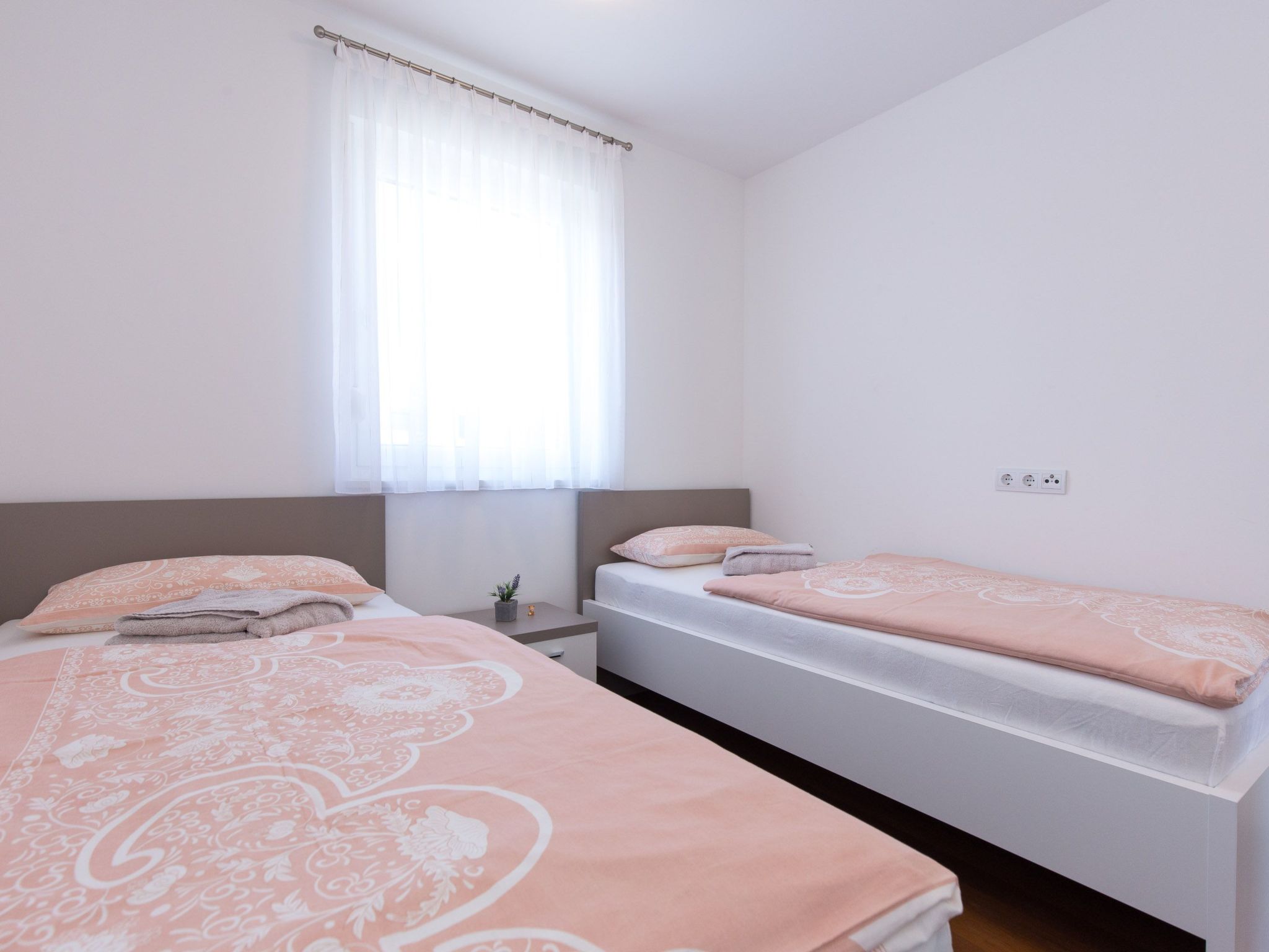 Niko 2-Image-tags.info