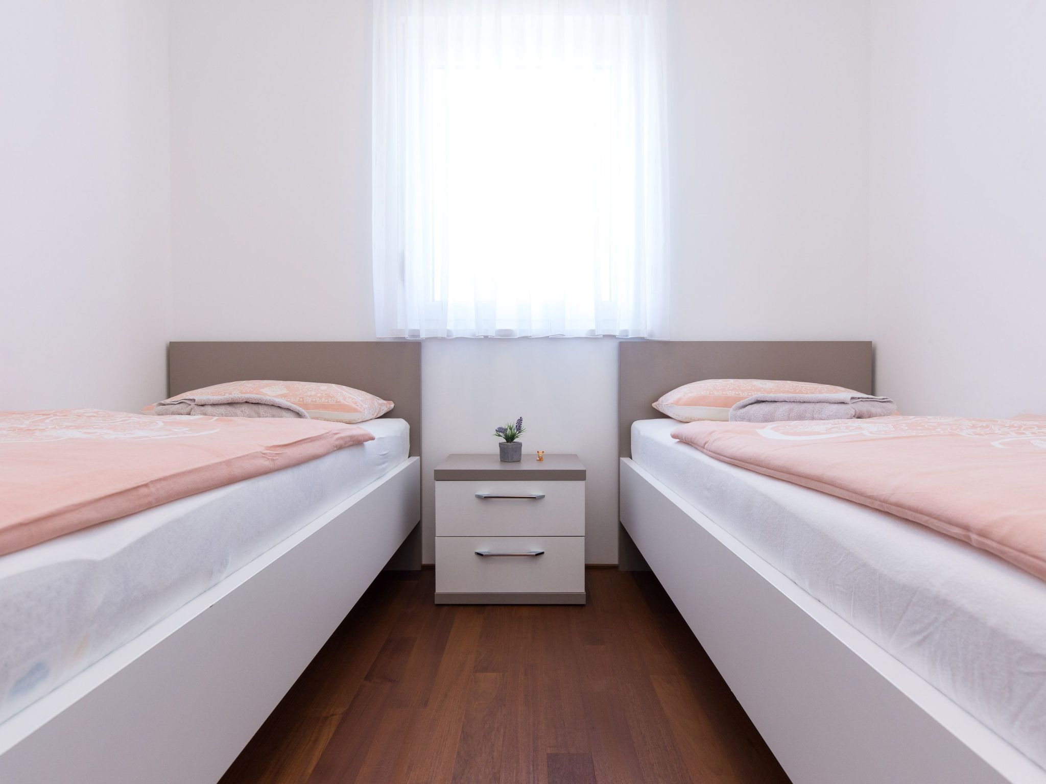 Niko 2-Image-tags.info