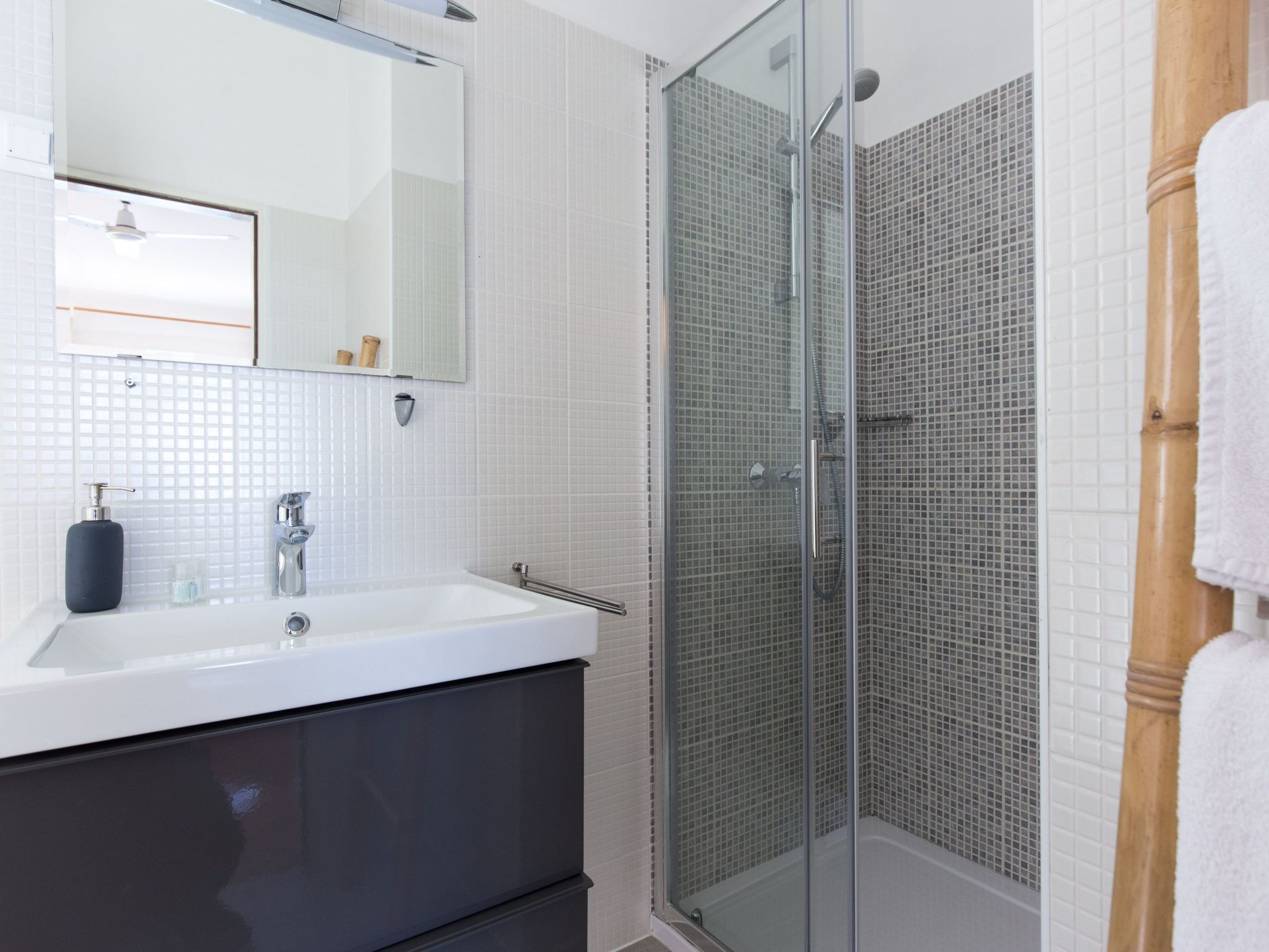 "Valica" mit privatem Pool-Image-tags.info