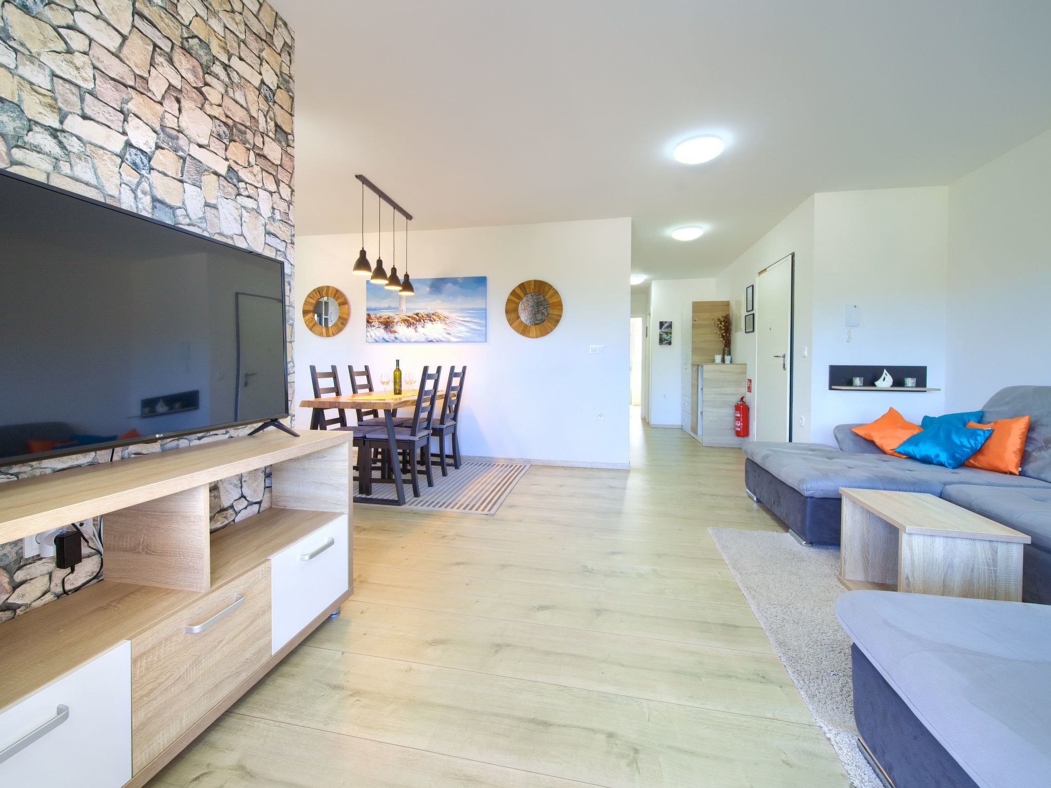 Nadica Deluxe 4-Image-tags.info