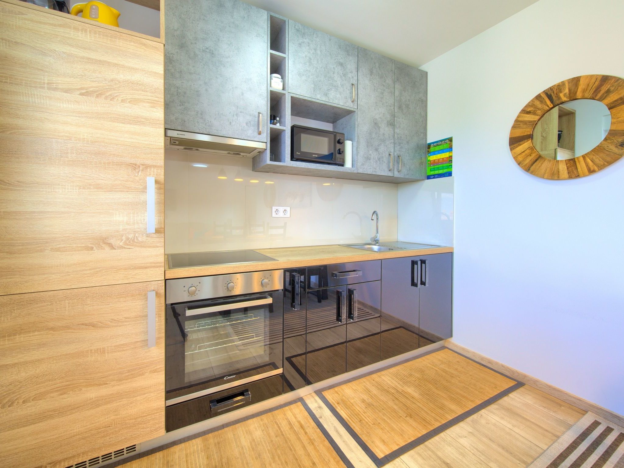 Nadica Deluxe 4-Image-tags.info