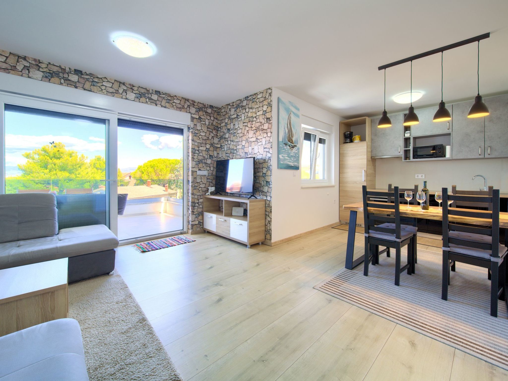 Nadica Deluxe 4-Image-tags.info