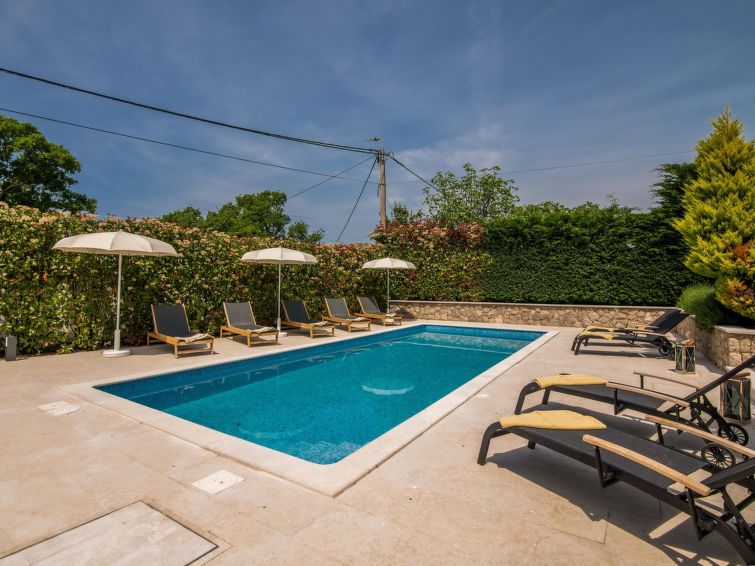 Op 1,3 km van zee: Ruim vakantiehuis met privézwembad in Milohnići · 10 pers. in Krk/Milohnići