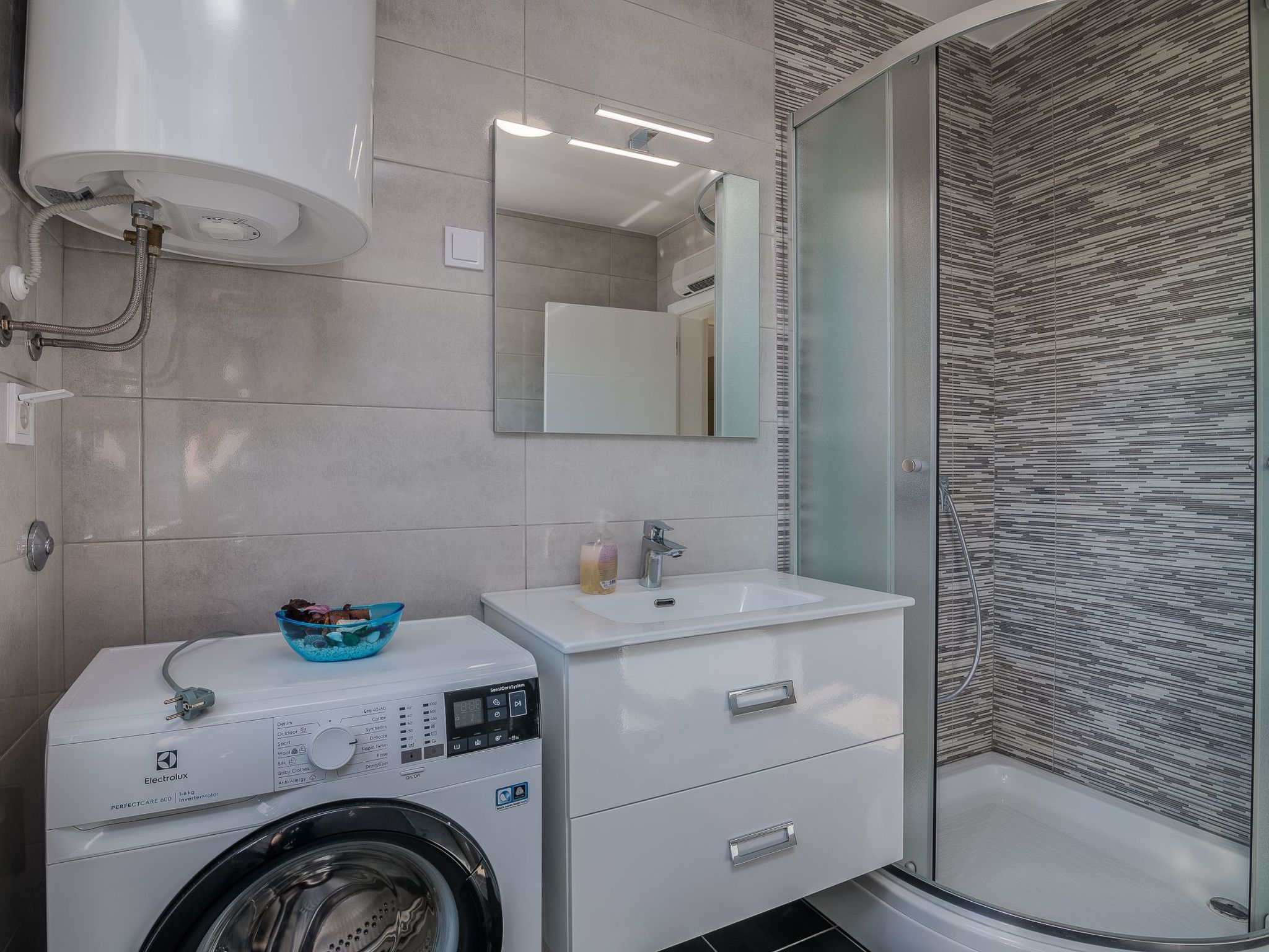 Martina 1-Image-tags.info