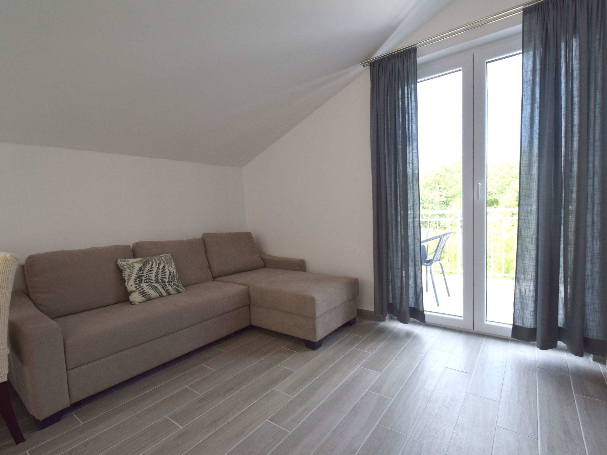 Cindric 2-Image-tags.info