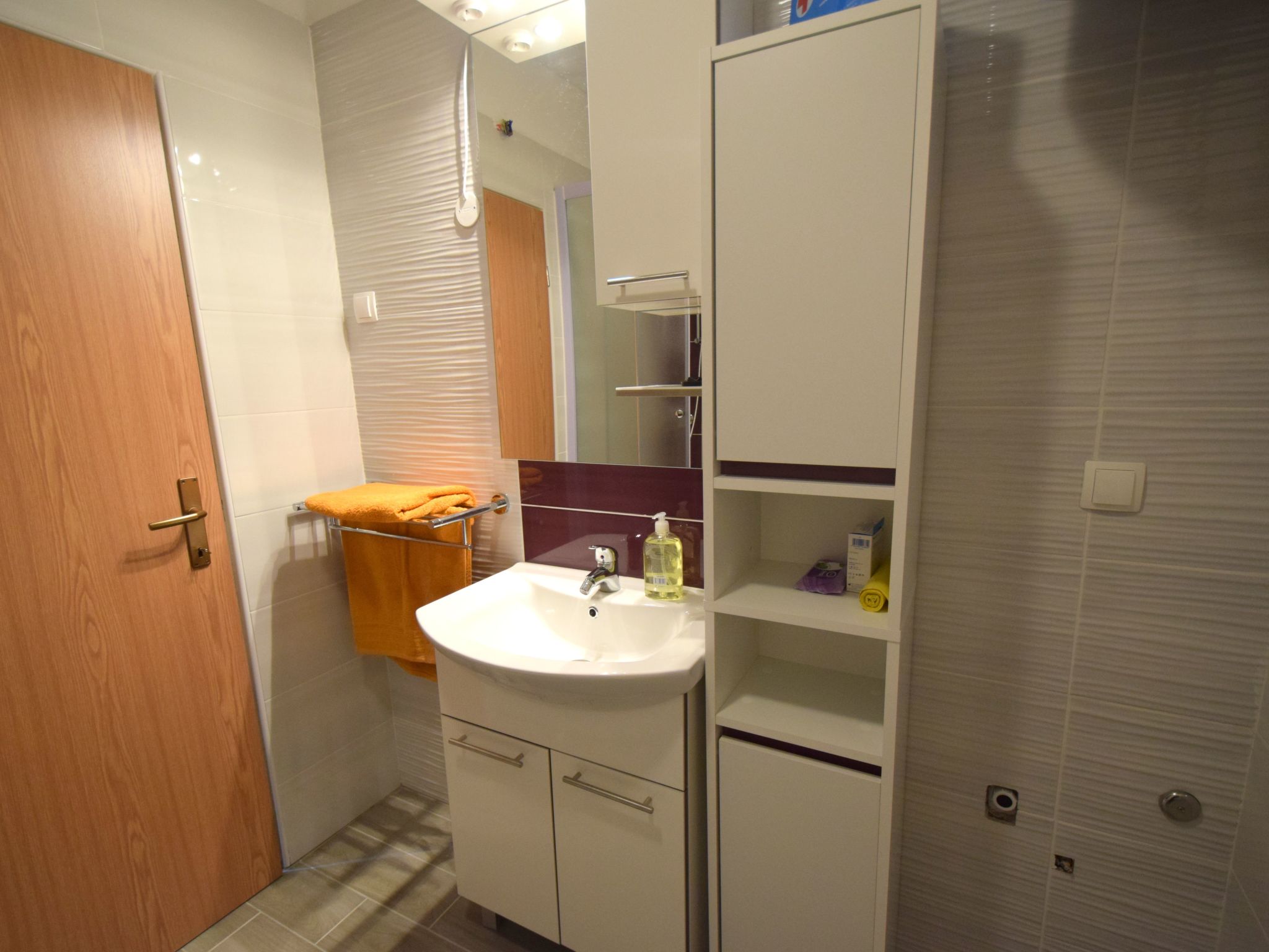 Cindric 2-Image-tags.info