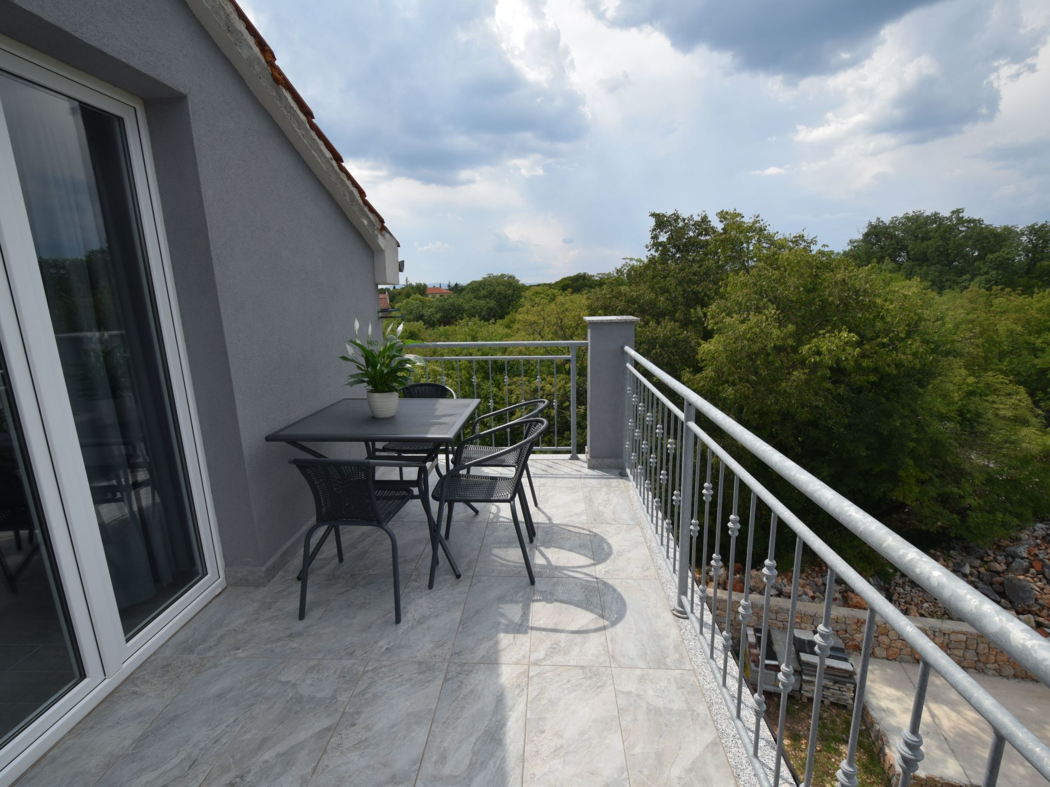 Cindric 2-Image-tags.info