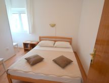 Vrijstaand vakantiehuis Jospia4 met balkon nabij zee in Milohnići, Krk - thumbnail 6