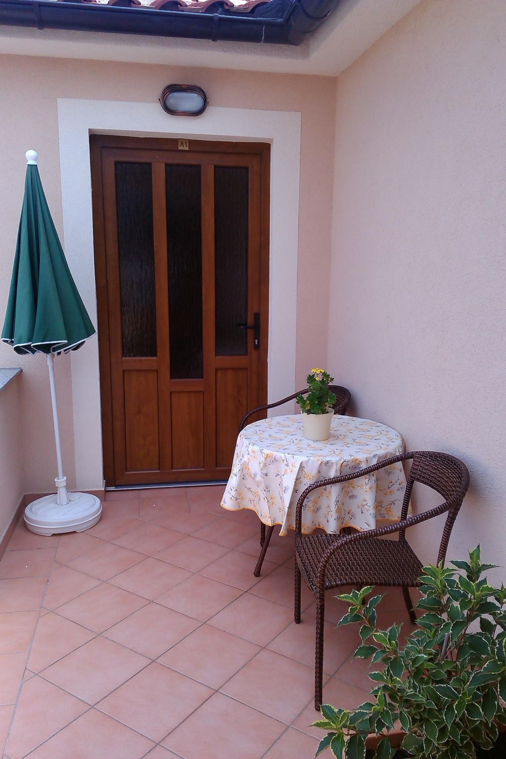 Große Wohnung in Gabonjin mit Großem Garten