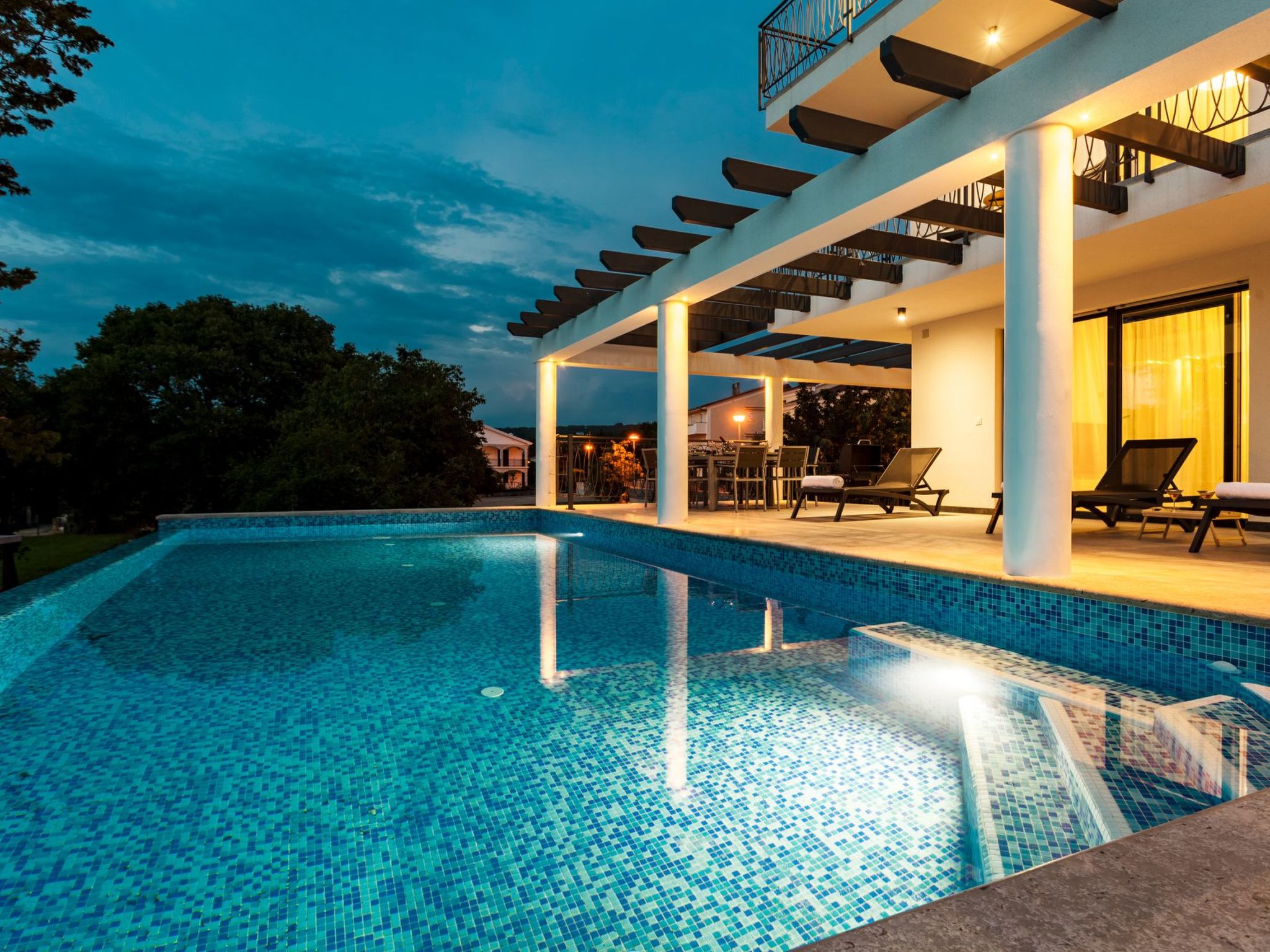 In Malinska mit großem Pool-Image-tags.info