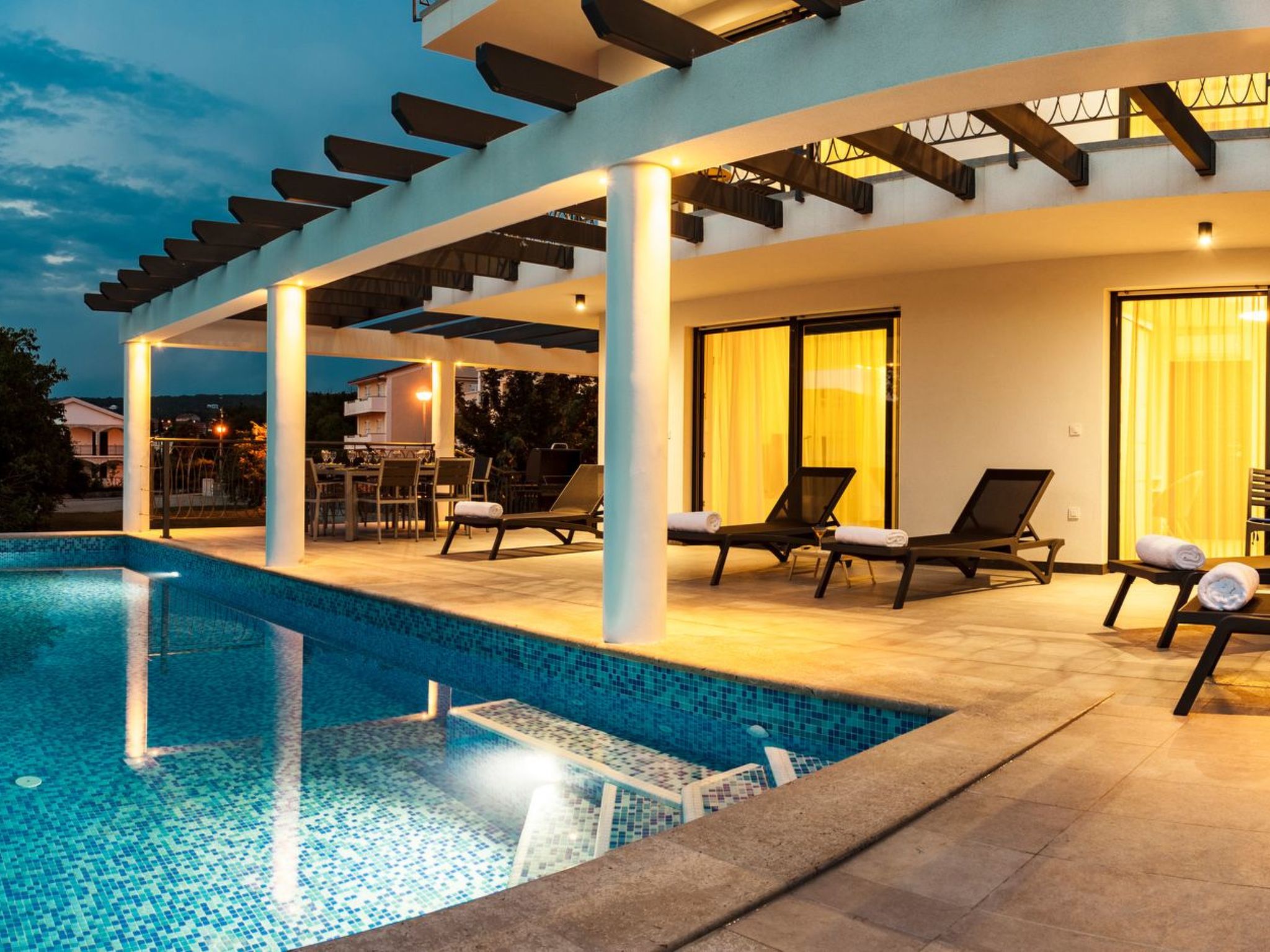 In Malinska mit großem Pool-Image-tags.info