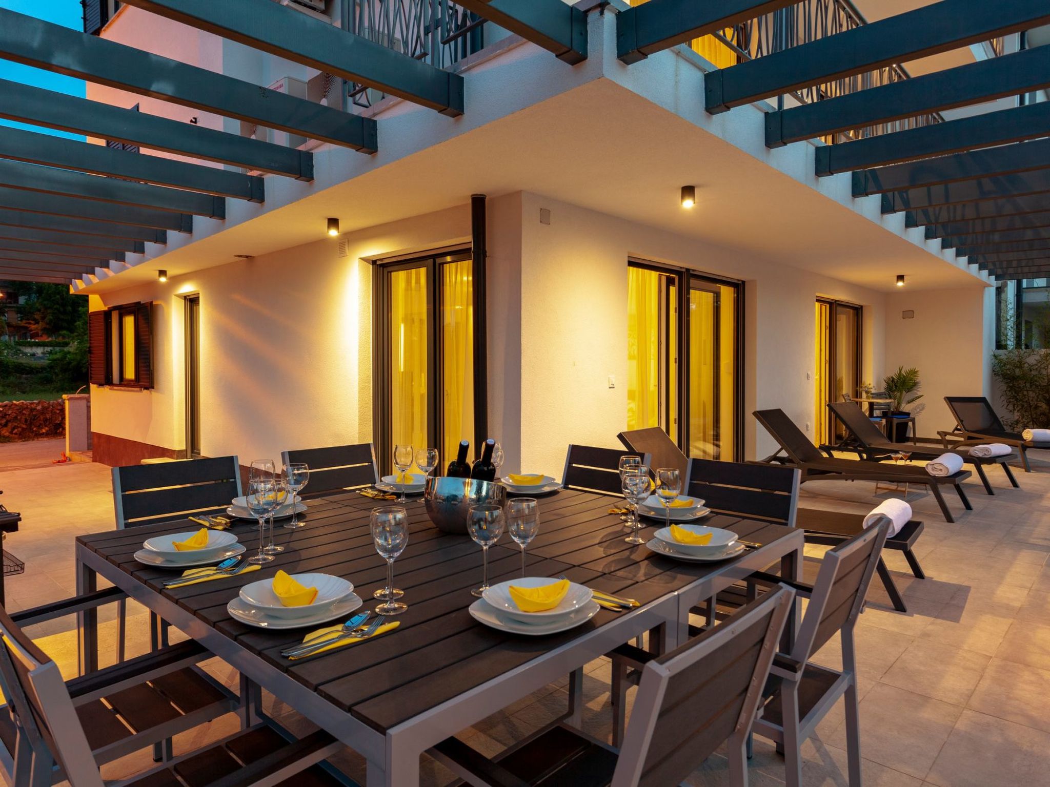 In Malinska mit großem Pool-Image-tags.info