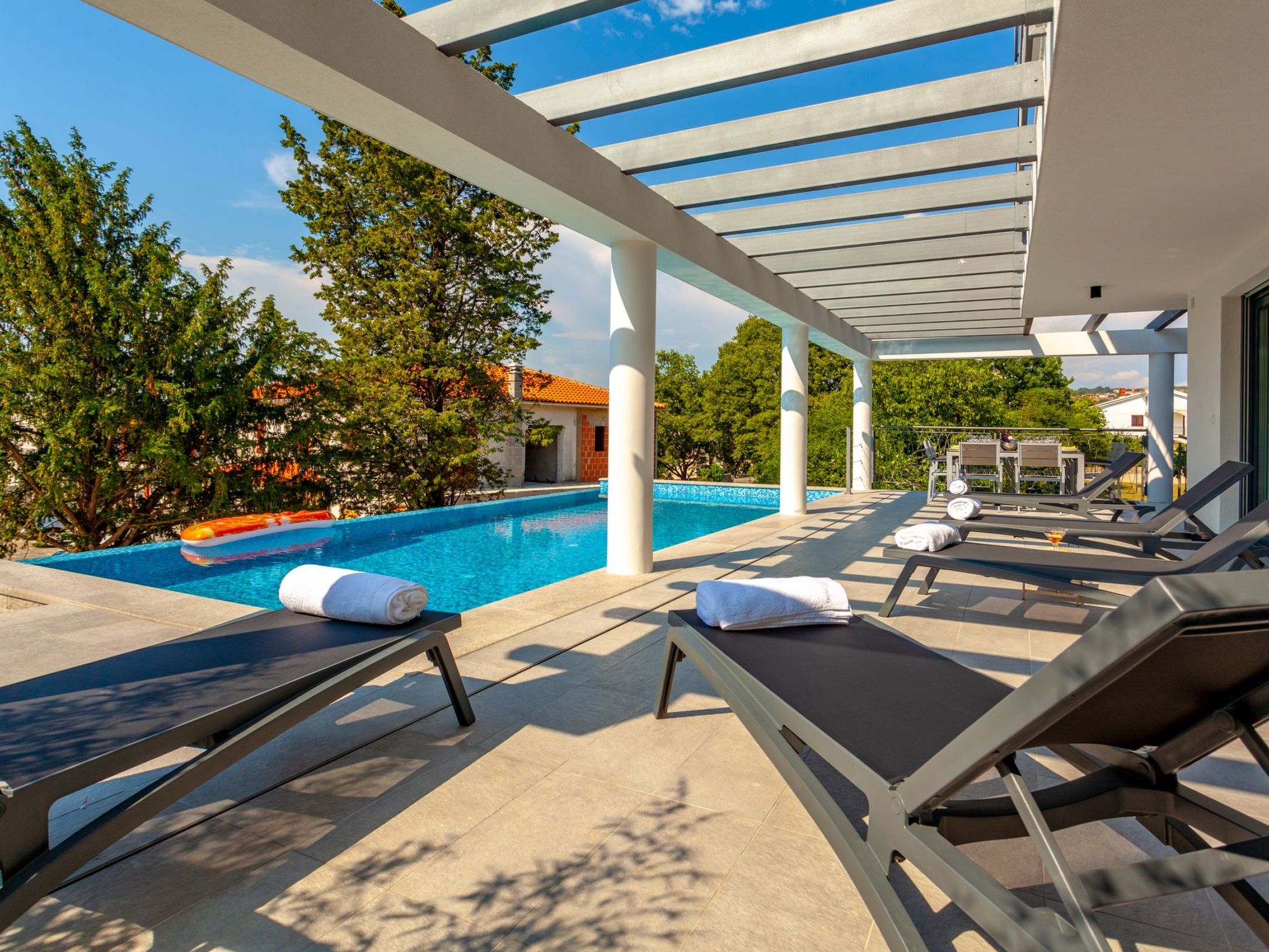 In Malinska mit großem Pool-Image-tags.info