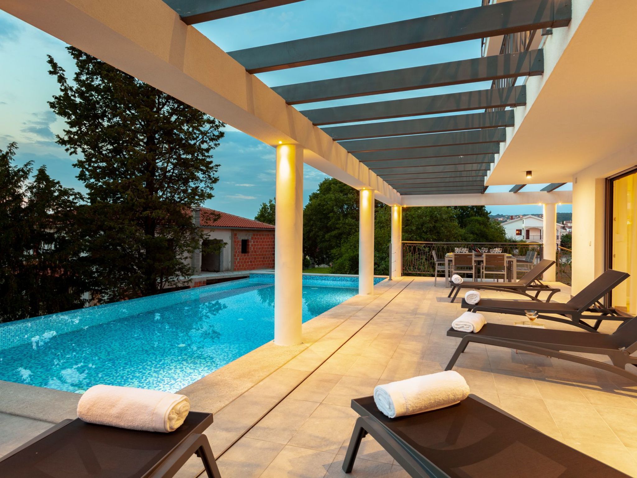 In Malinska mit großem Pool-Image-tags.info