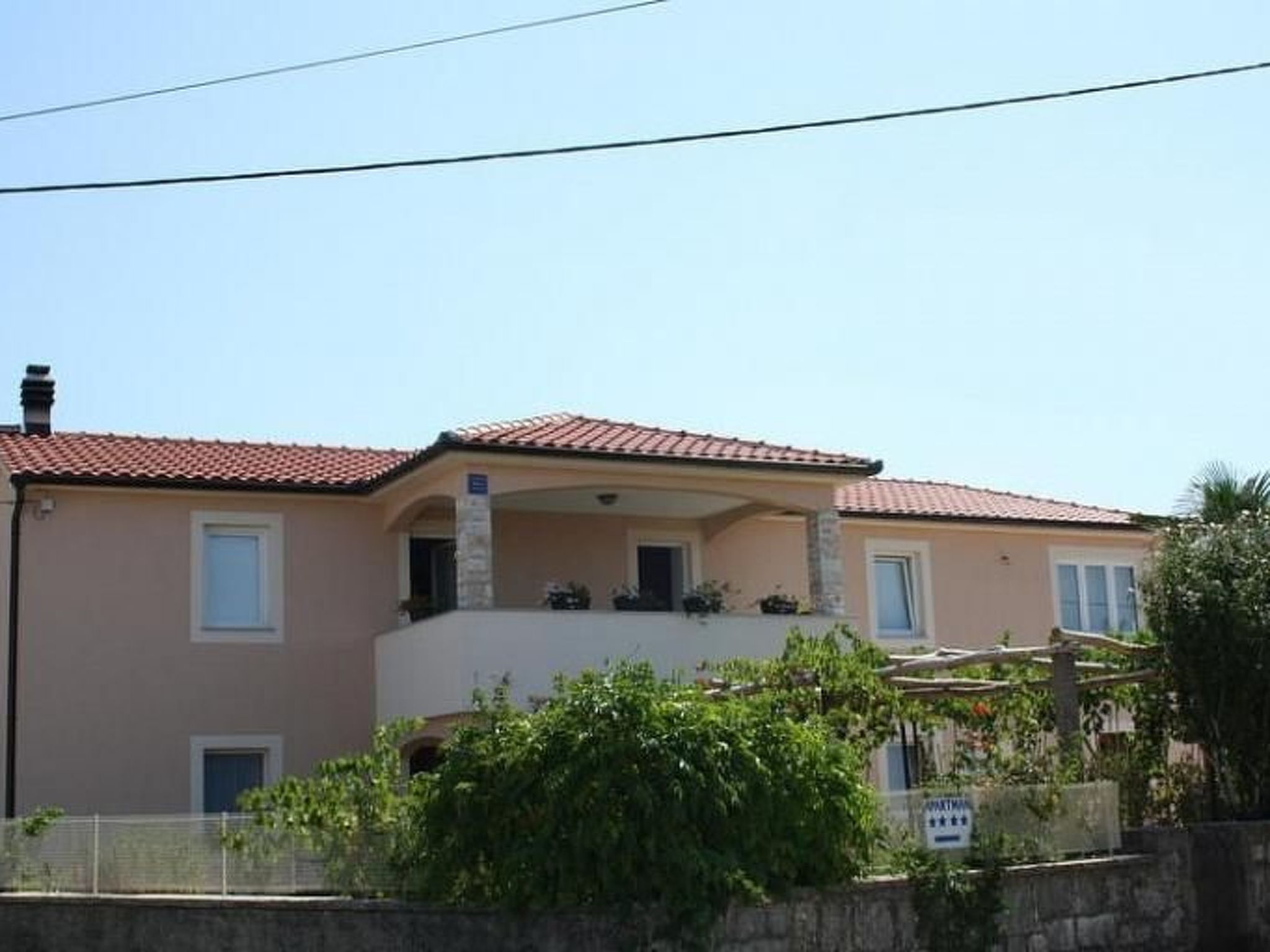 Große Wohnung in Gabonjin mit Eigener Terrasse