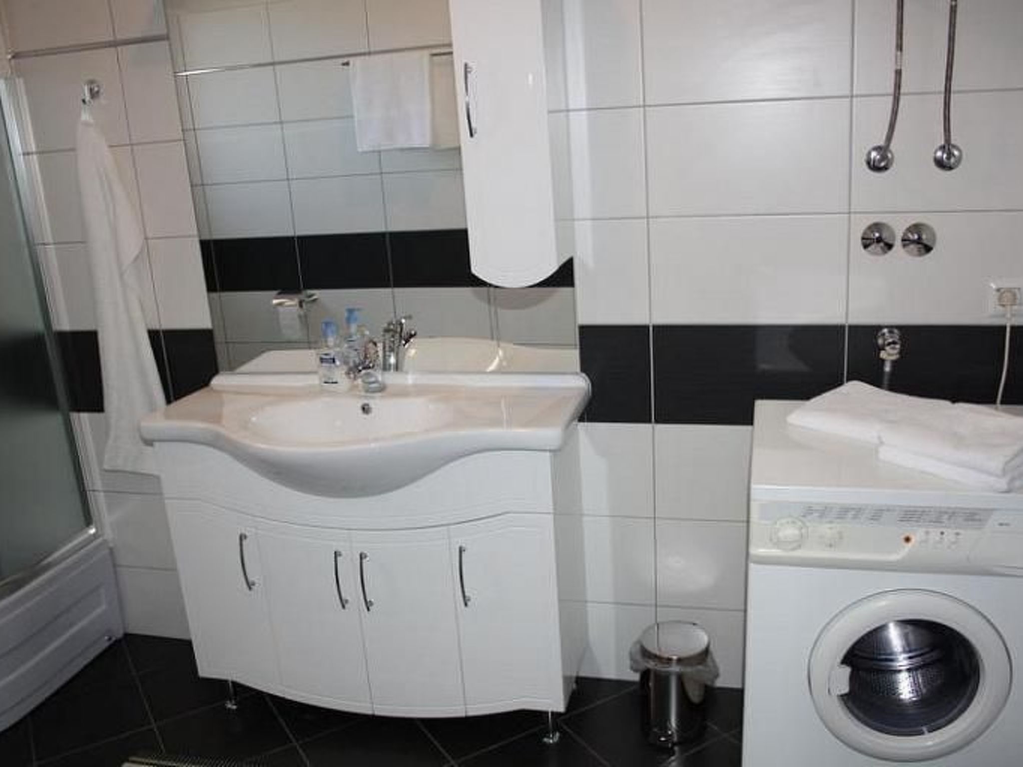 Große Wohnung in Gabonjin mit Eigener Terrasse-Image-tags.info