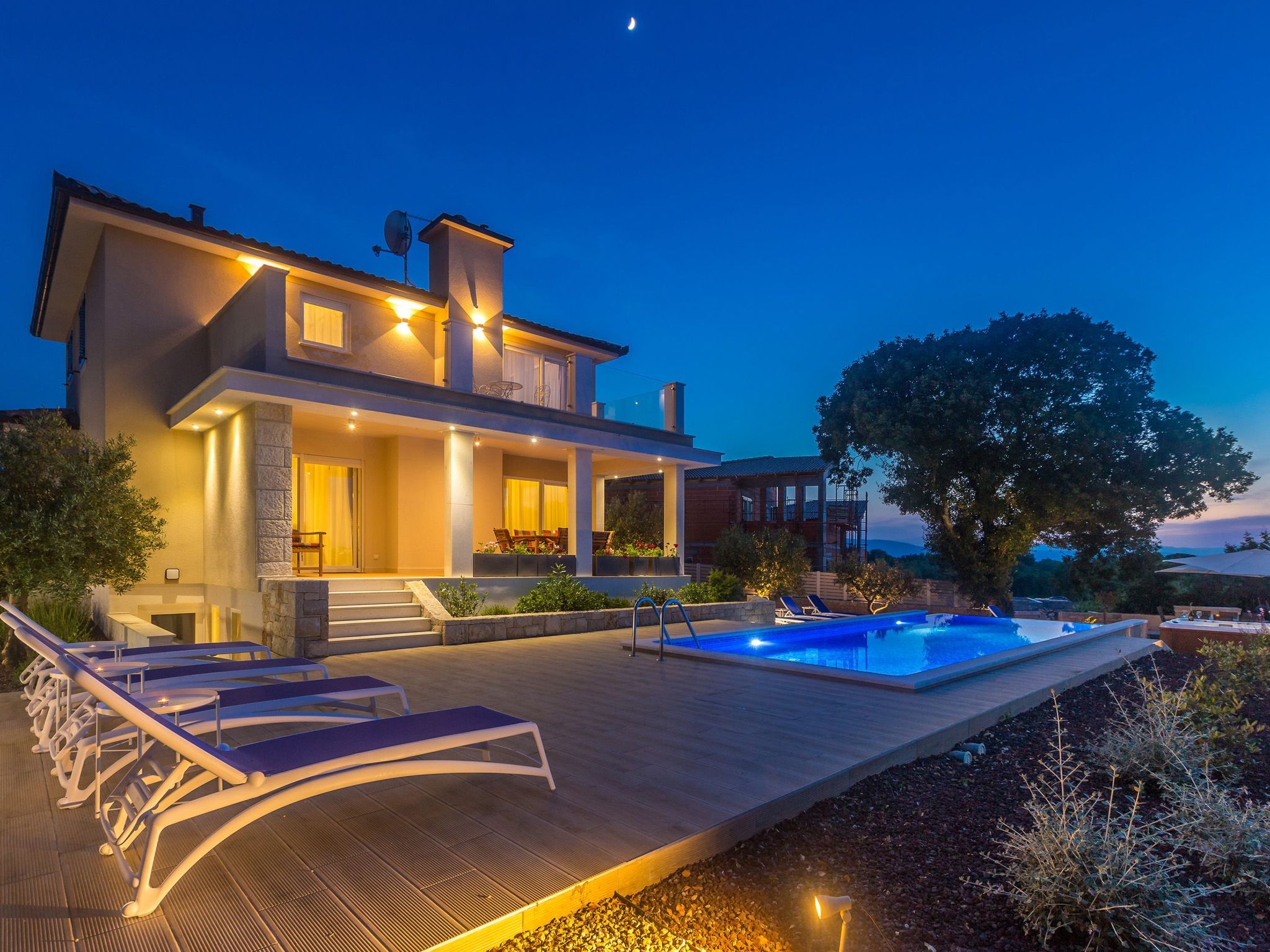 Schöne Villa in einer ruhigen Umgebung mit Pool