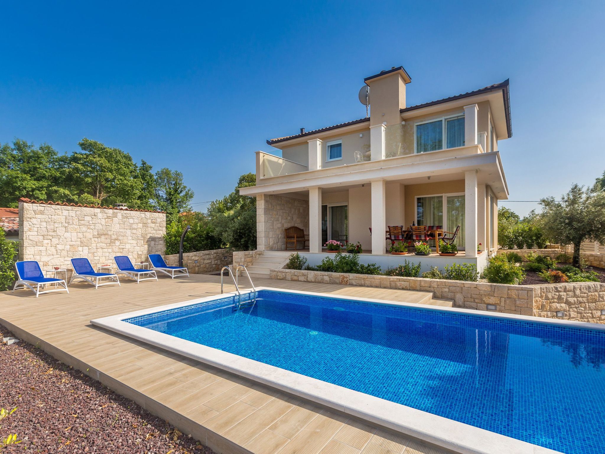 Schöne Villa in einer ruhigen Umgebung mit Pool