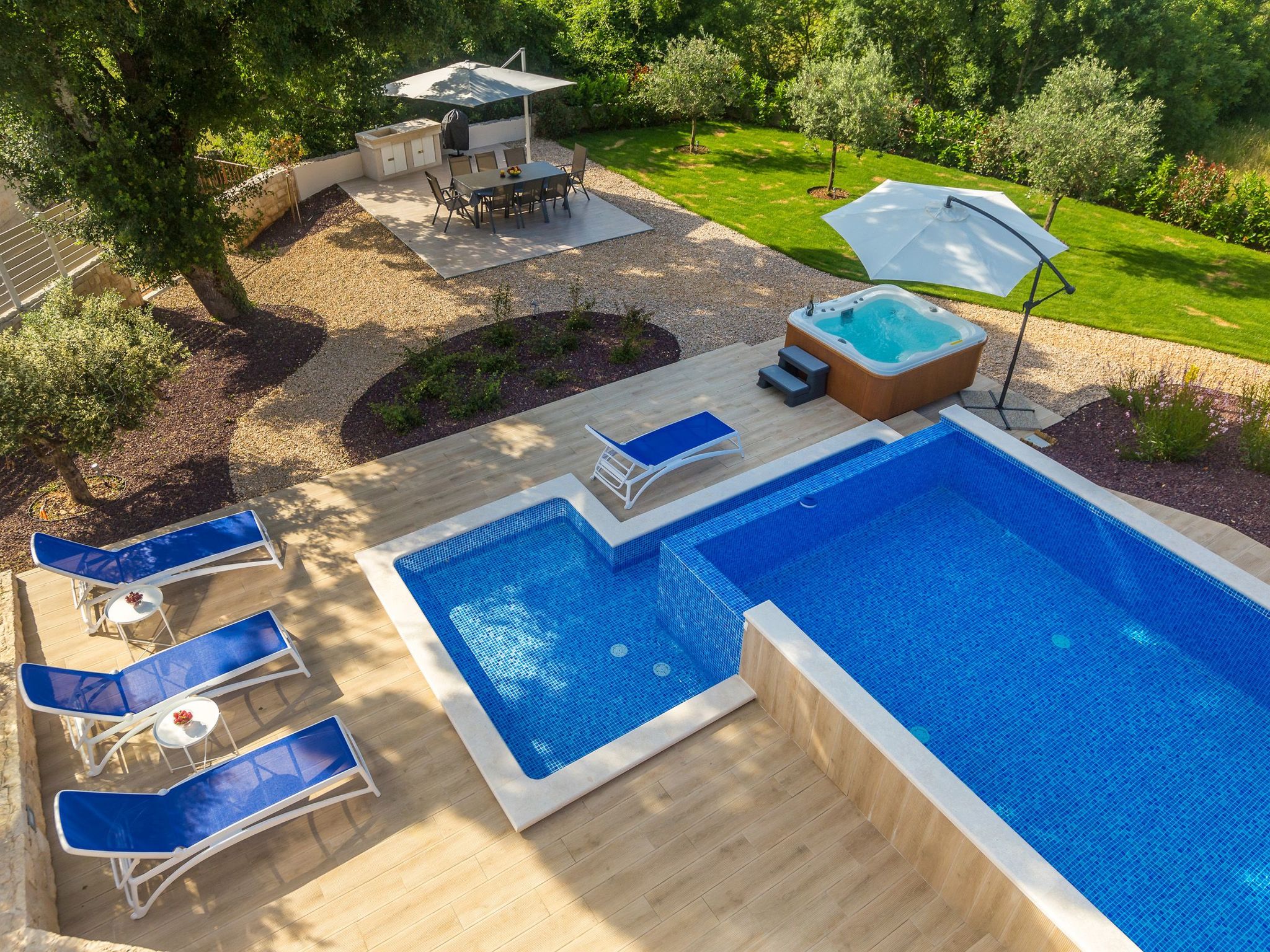 Schöne Villa in einer ruhigen Umgebung mit Pool-Image-tags.info